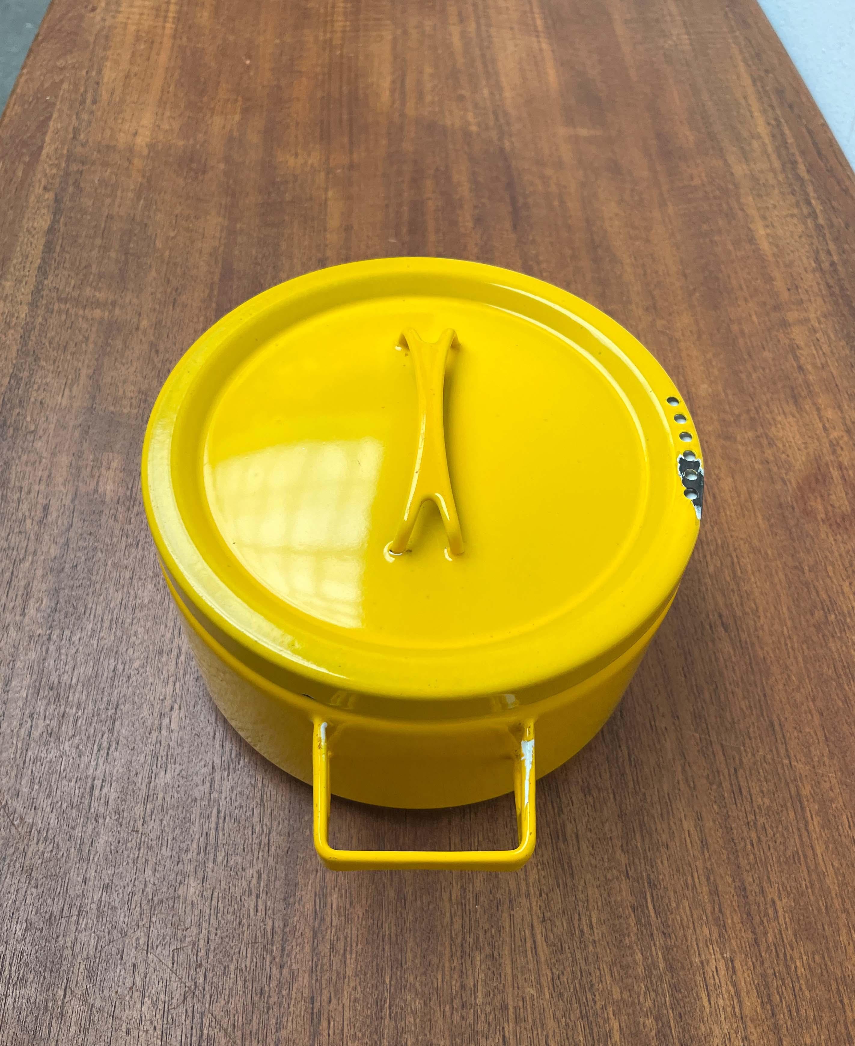 Mid-Century Modern Yellow Minimalist Enamel Pot Seppo Mallat Finel Finland 1960s For Sale 4