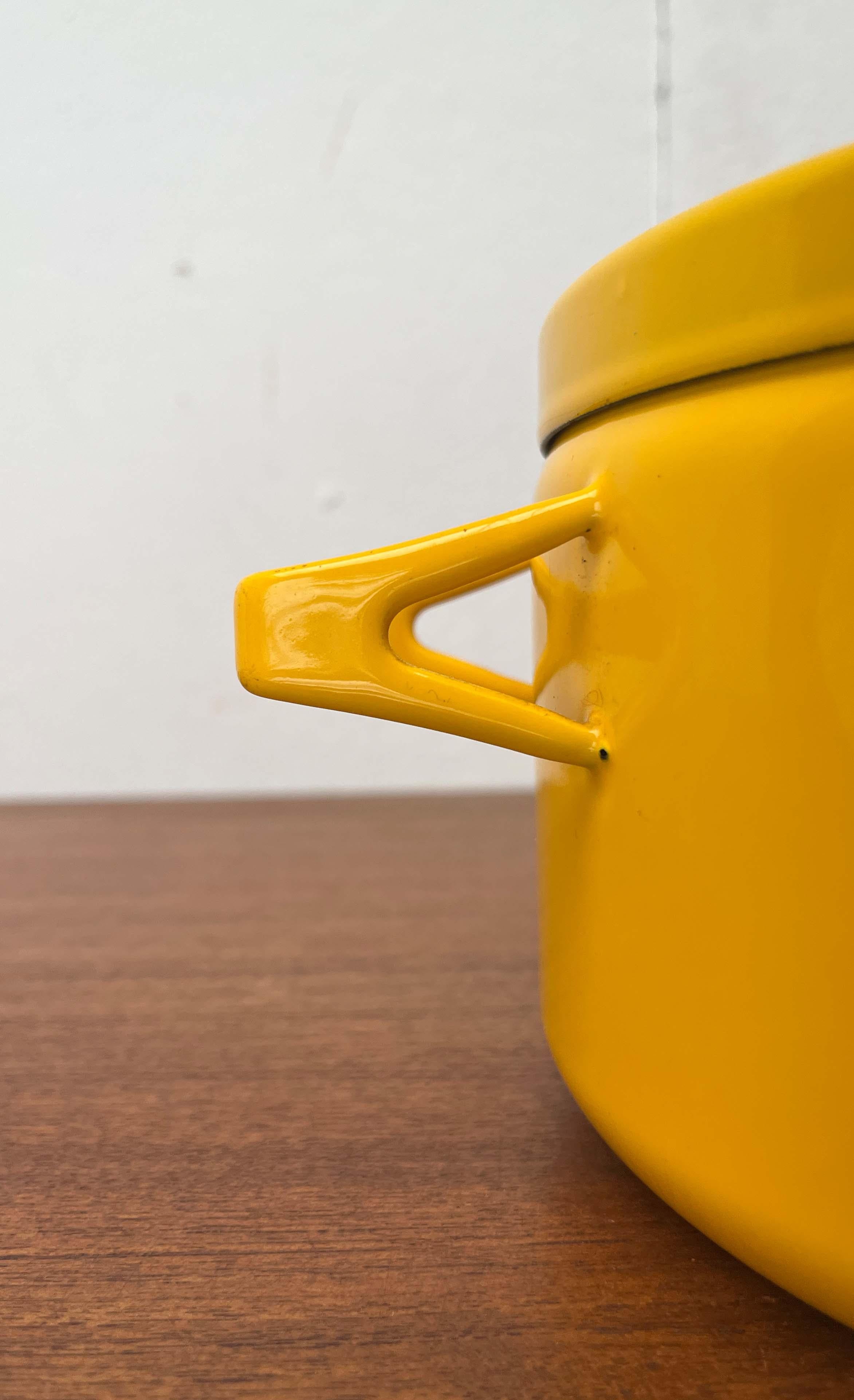 Mid-Century Modern Yellow Minimalist Enamel Pot Seppo Mallat Finel Finland 1960s For Sale 5