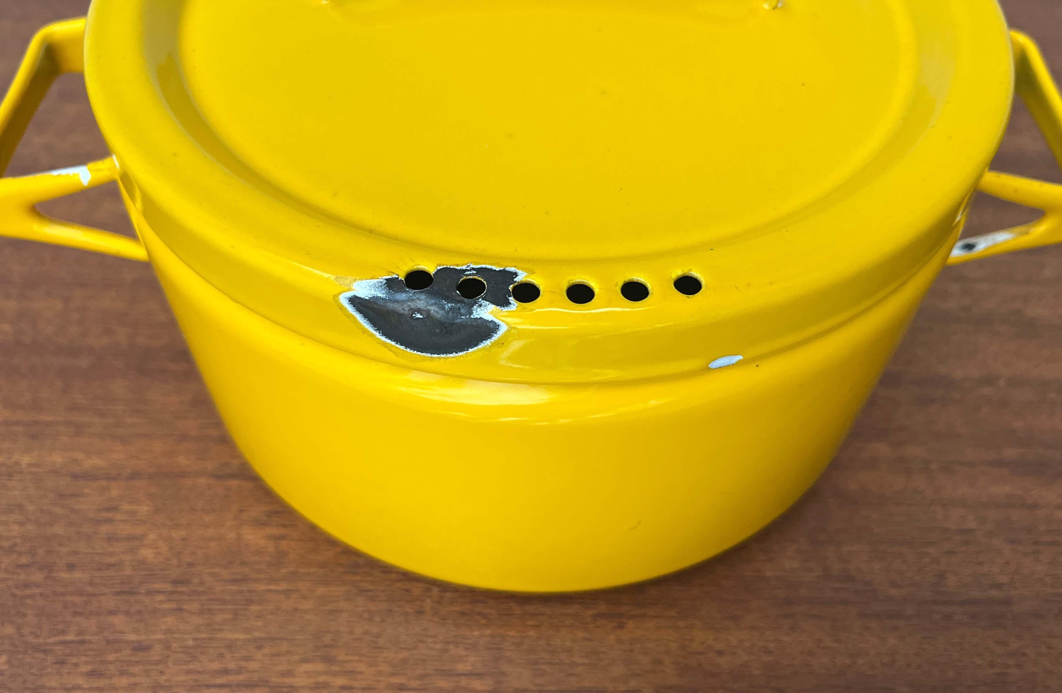 Mid-Century Modern Yellow Minimalist Enamel Pot Seppo Mallat Finel Finland 1960s For Sale 7