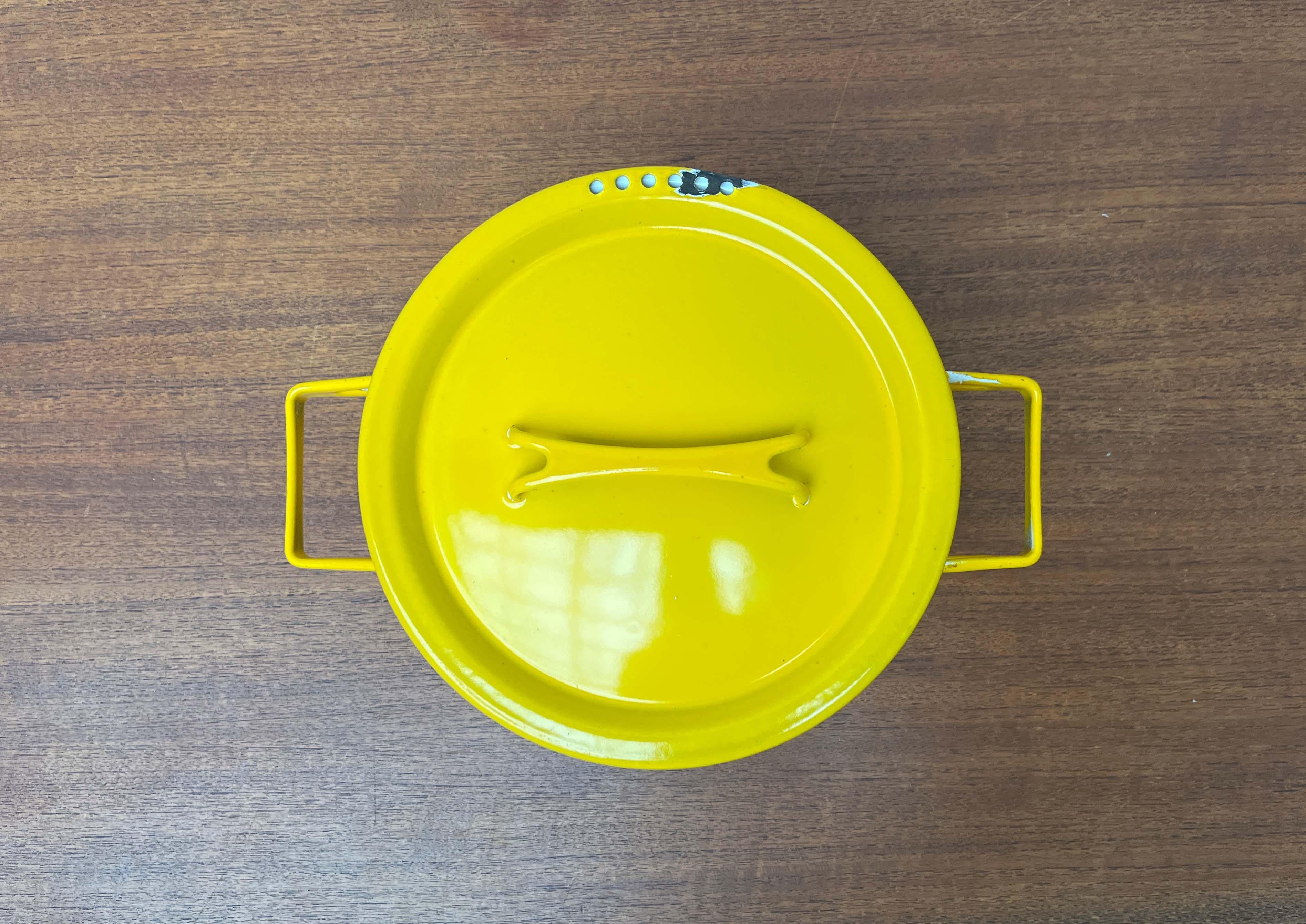 Mid-Century Modern Yellow Minimalist Enamel Pot Seppo Mallat Finel Finland 1960s In Good Condition For Sale In Hamburg, DE