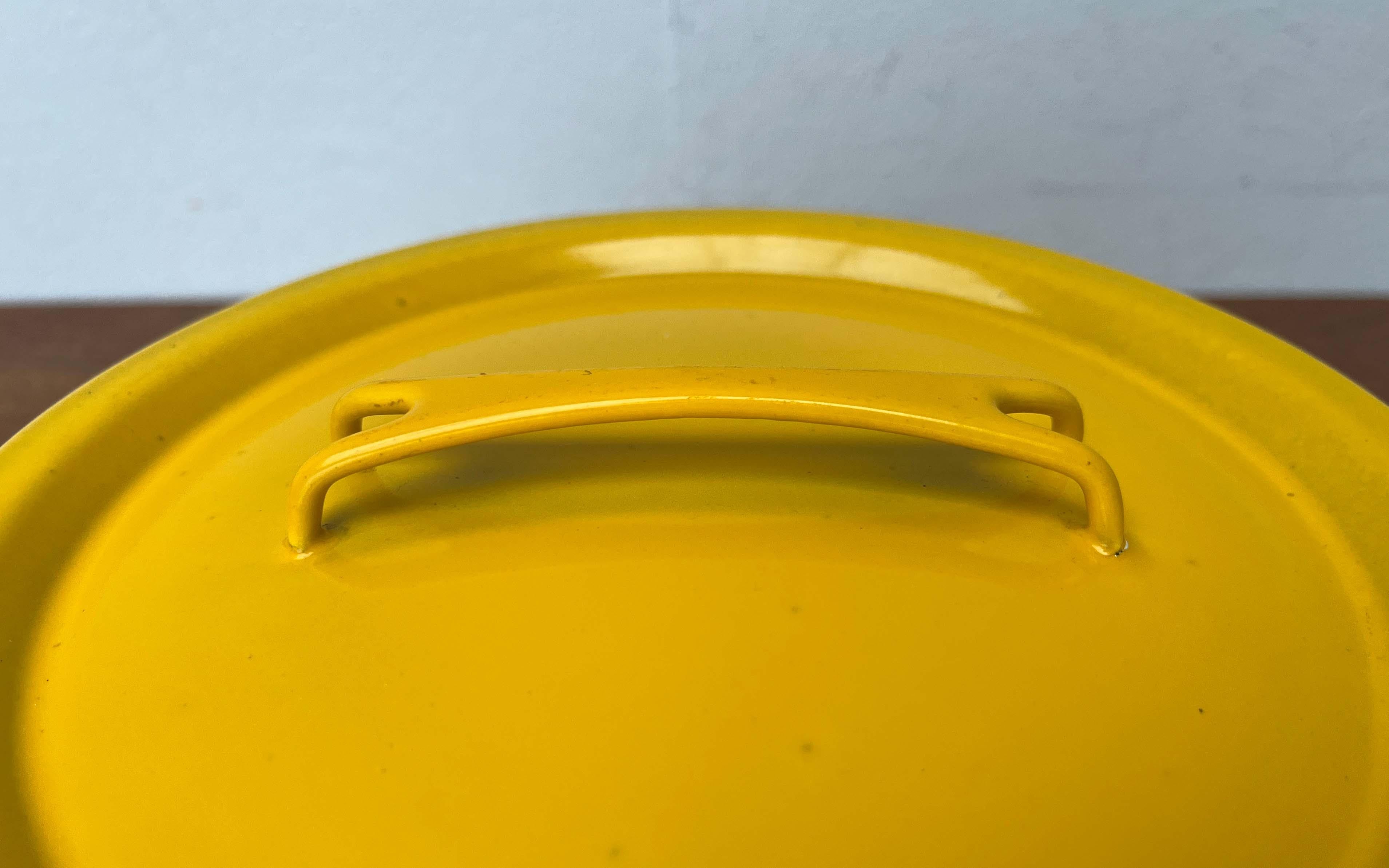 20th Century Mid-Century Modern Yellow Minimalist Enamel Pot Seppo Mallat Finel Finland 1960s For Sale