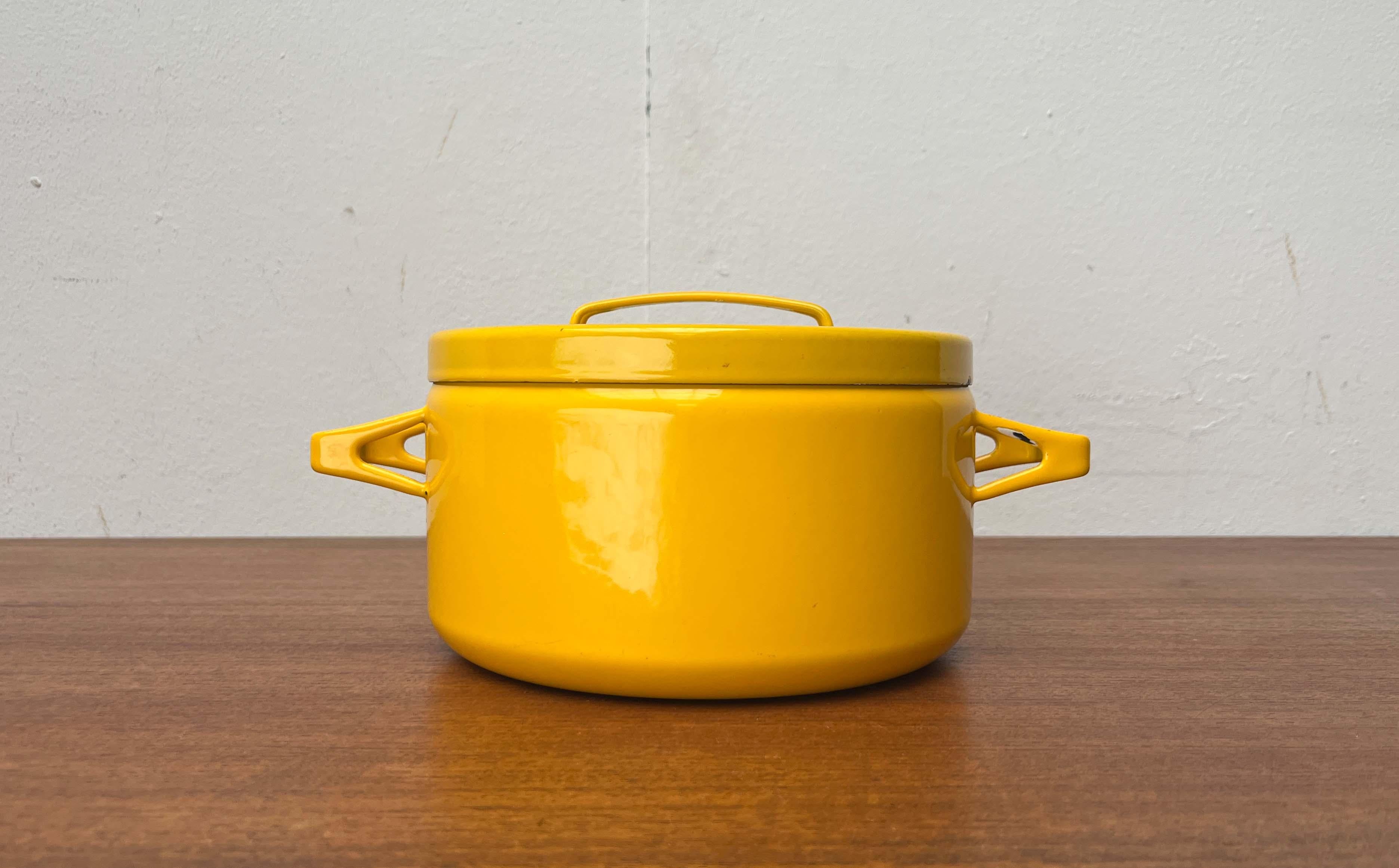 Metal Mid-Century Modern Yellow Minimalist Enamel Pot Seppo Mallat Finel Finland 1960s For Sale