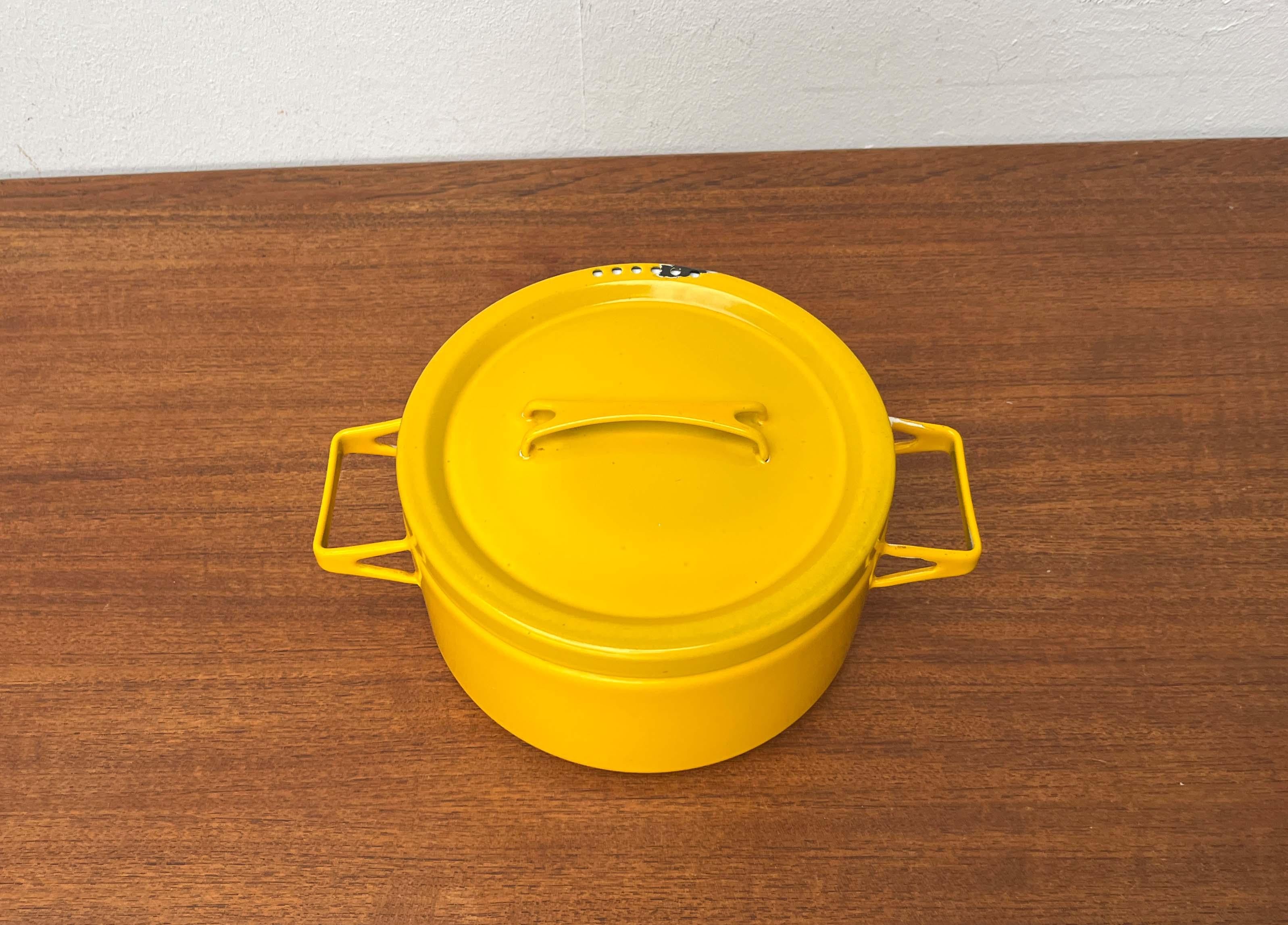 Mid-Century Modern Yellow Minimalist Enamel Pot Seppo Mallat Finel Finland 1960s For Sale 3
