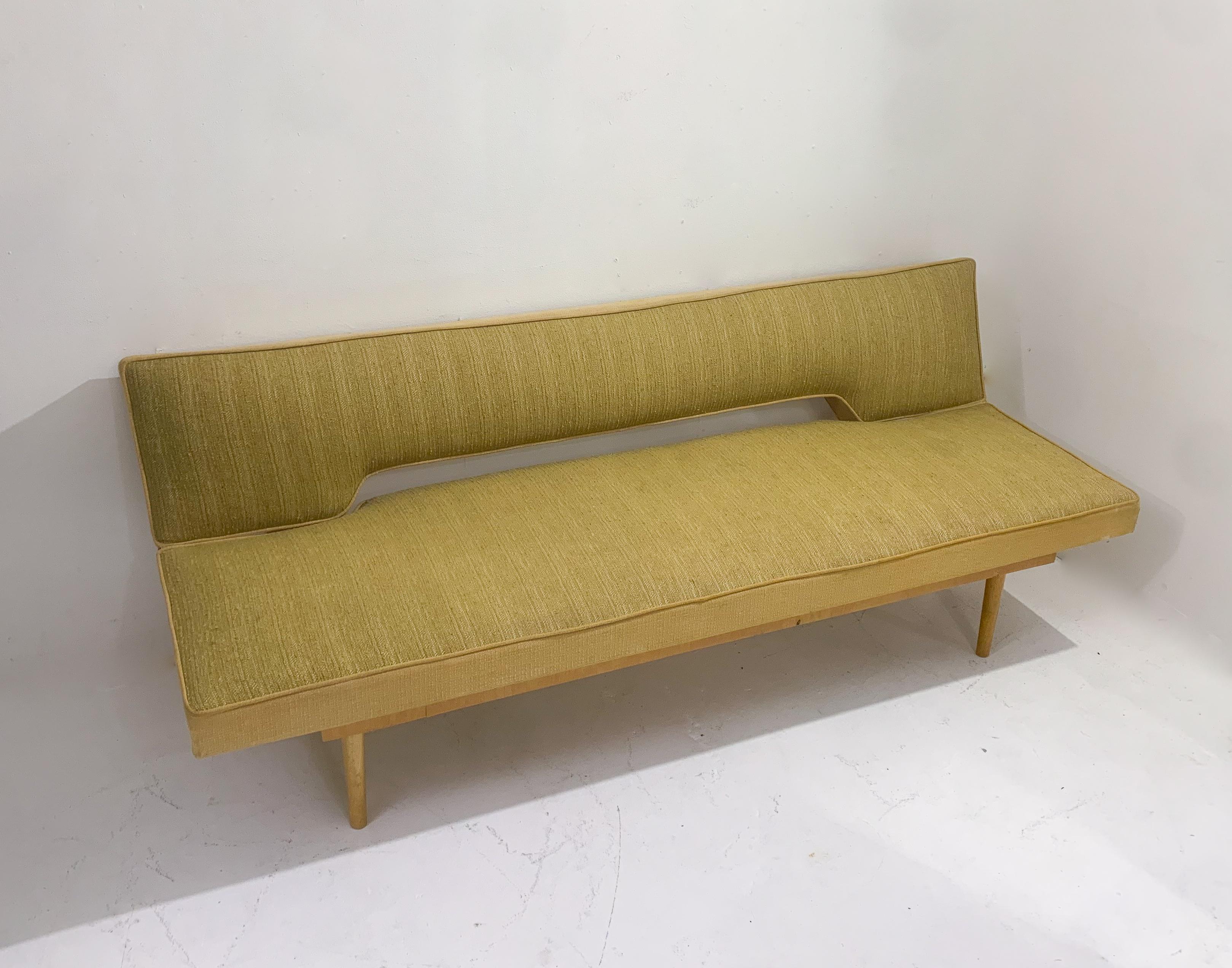 Lit de canapé jaune moderne du milieu du siècle, tissu d'origine de Miroslav Navratil en vente 2