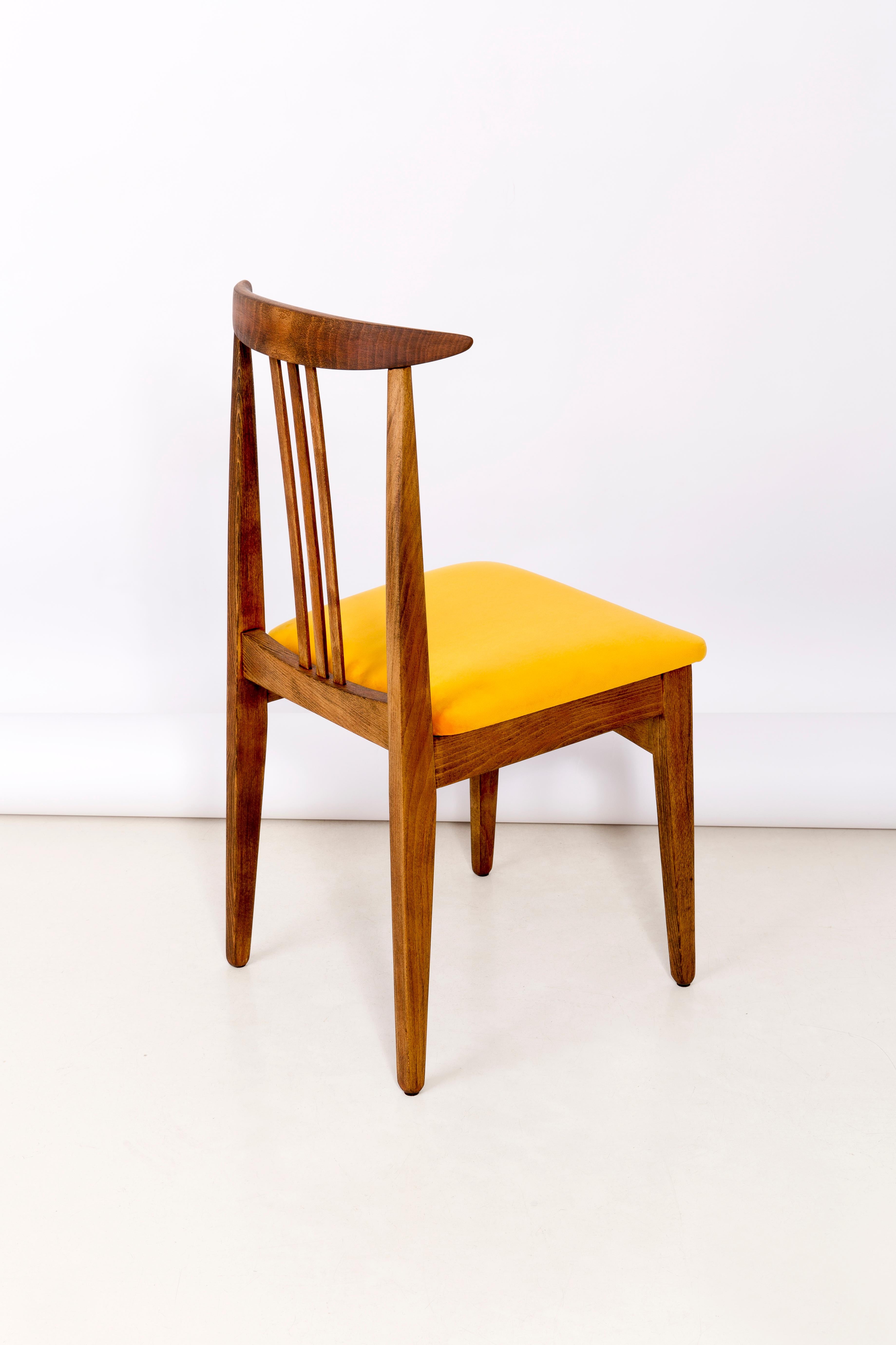 Mid-Century Modern Yellow Velvet Chair, by Zielinski, Poland, 1960s In Excellent Condition For Sale In 05-080 Hornowek, PL