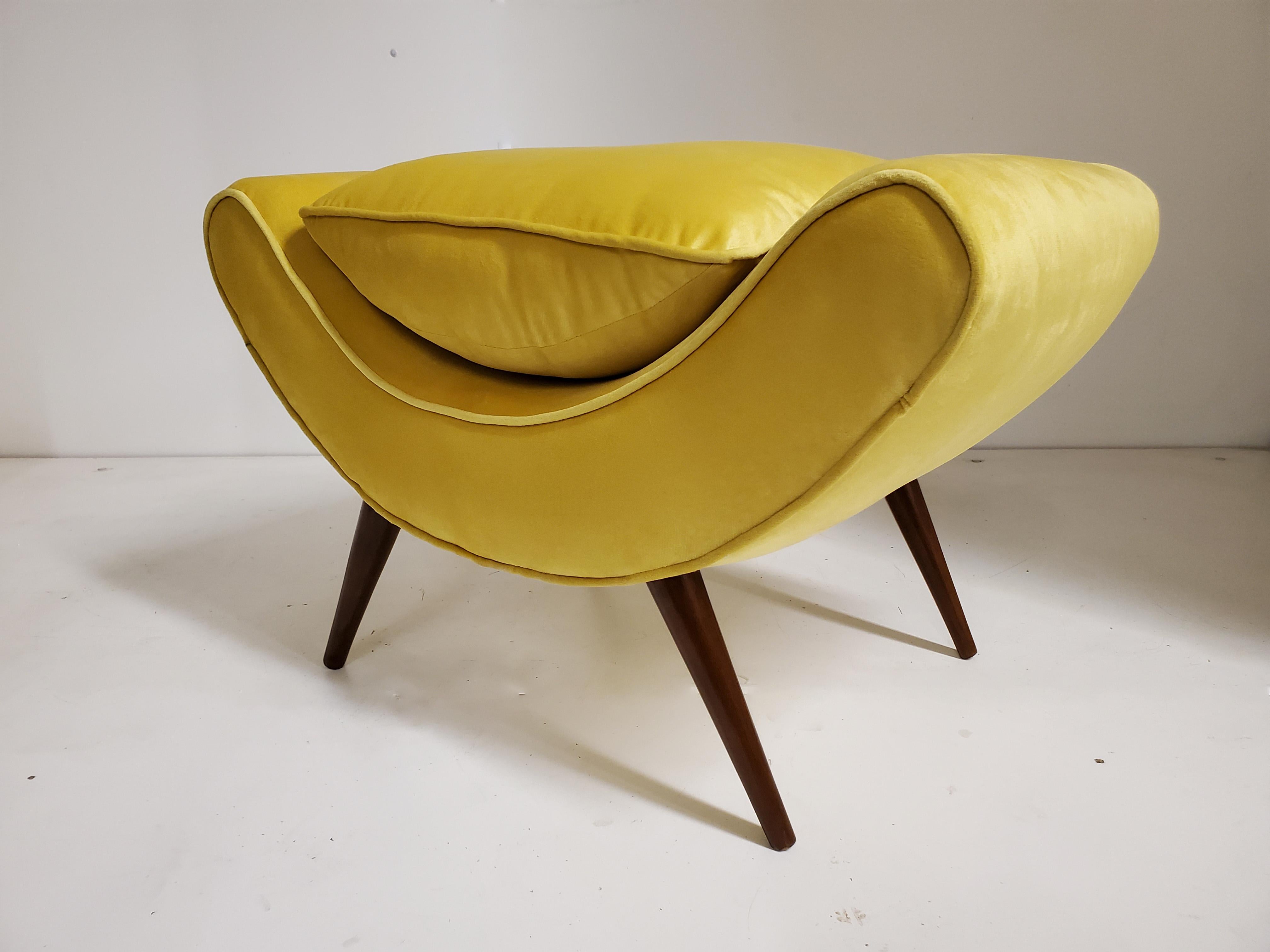 Mid-Century Modern Yellow Velvet Splay Leg Bench/ Slipper Chair/ Pouf/ Seat 4