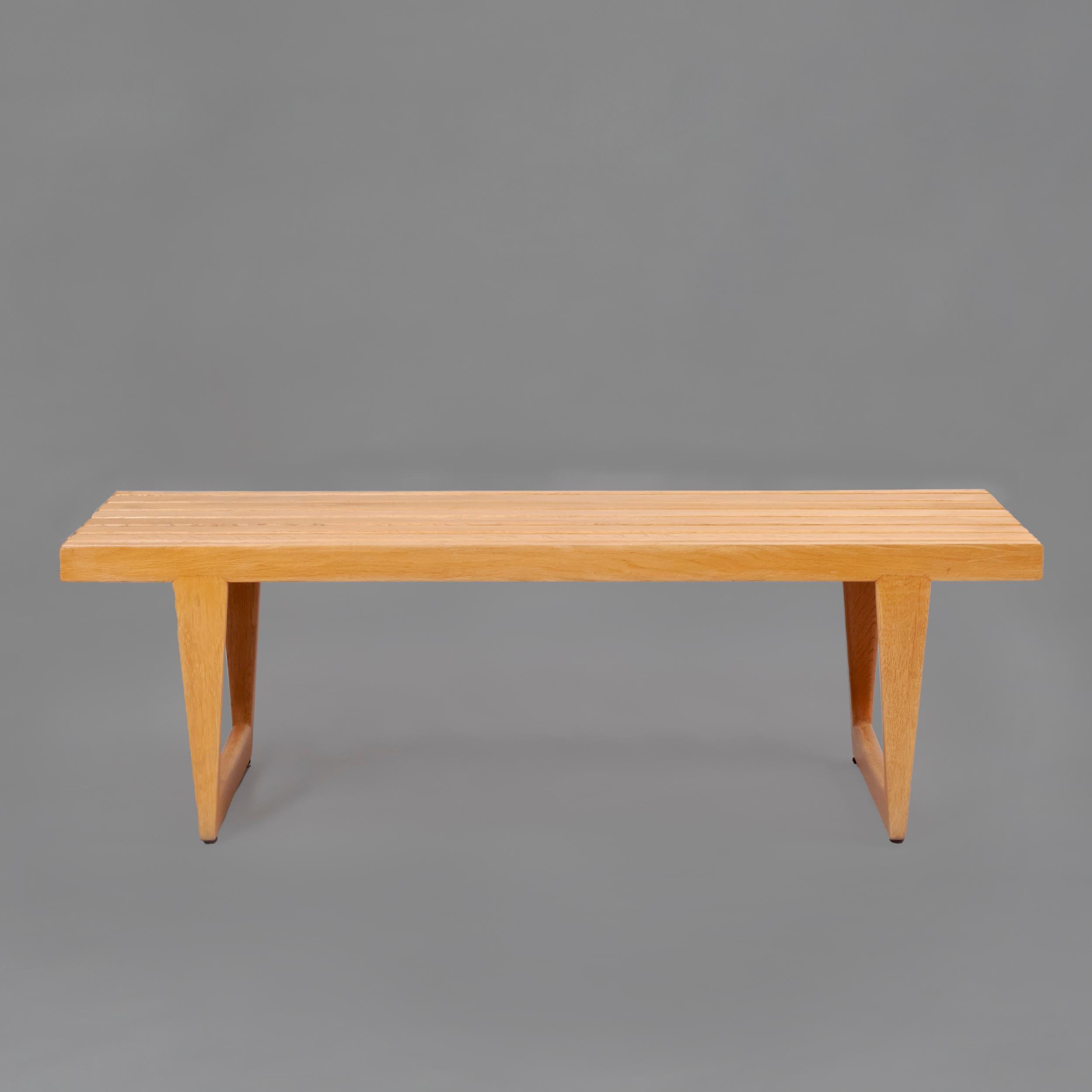 ‘Tokyo Bench designed by Yngvar Sandström for Nordiska Kompaniet in Oak. Sweden, 60s.

Excellent restored condition that might present slight traces of use. We have available a bigger version (See pictures)
