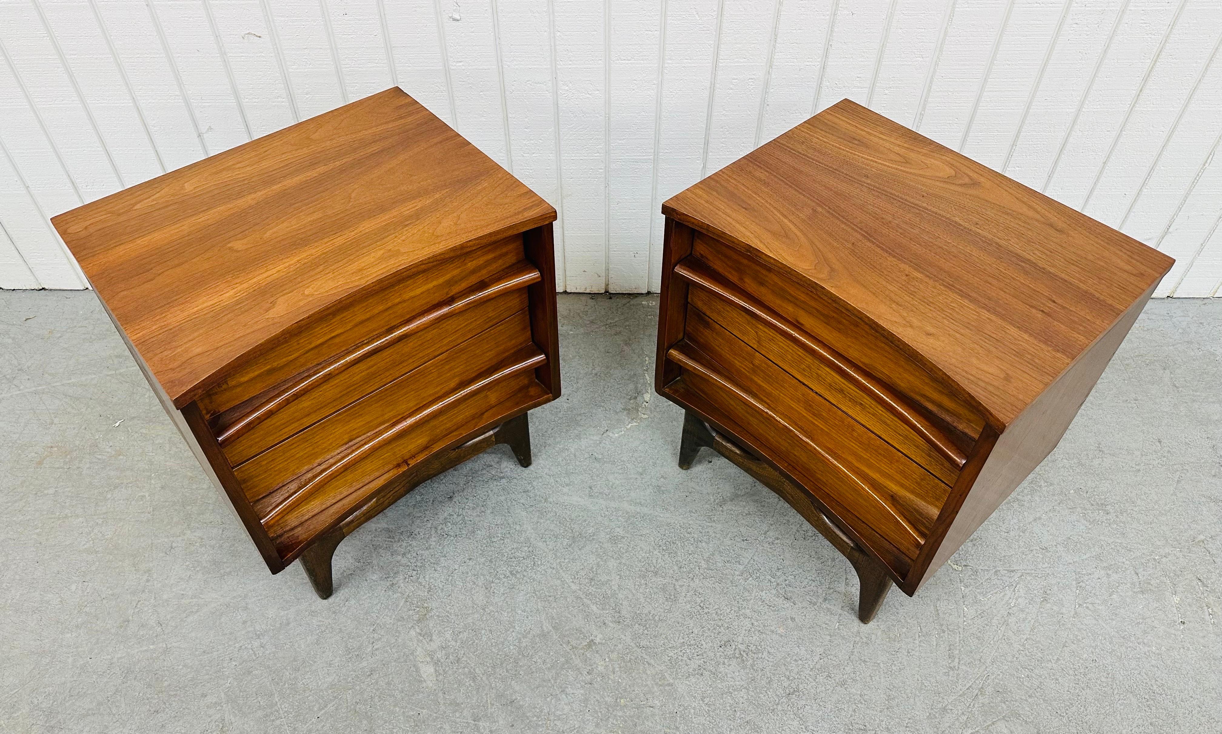 20th Century Mid-Century Modern Young Manufacturing Curved Walnut Nightstands - Set of 2 For Sale