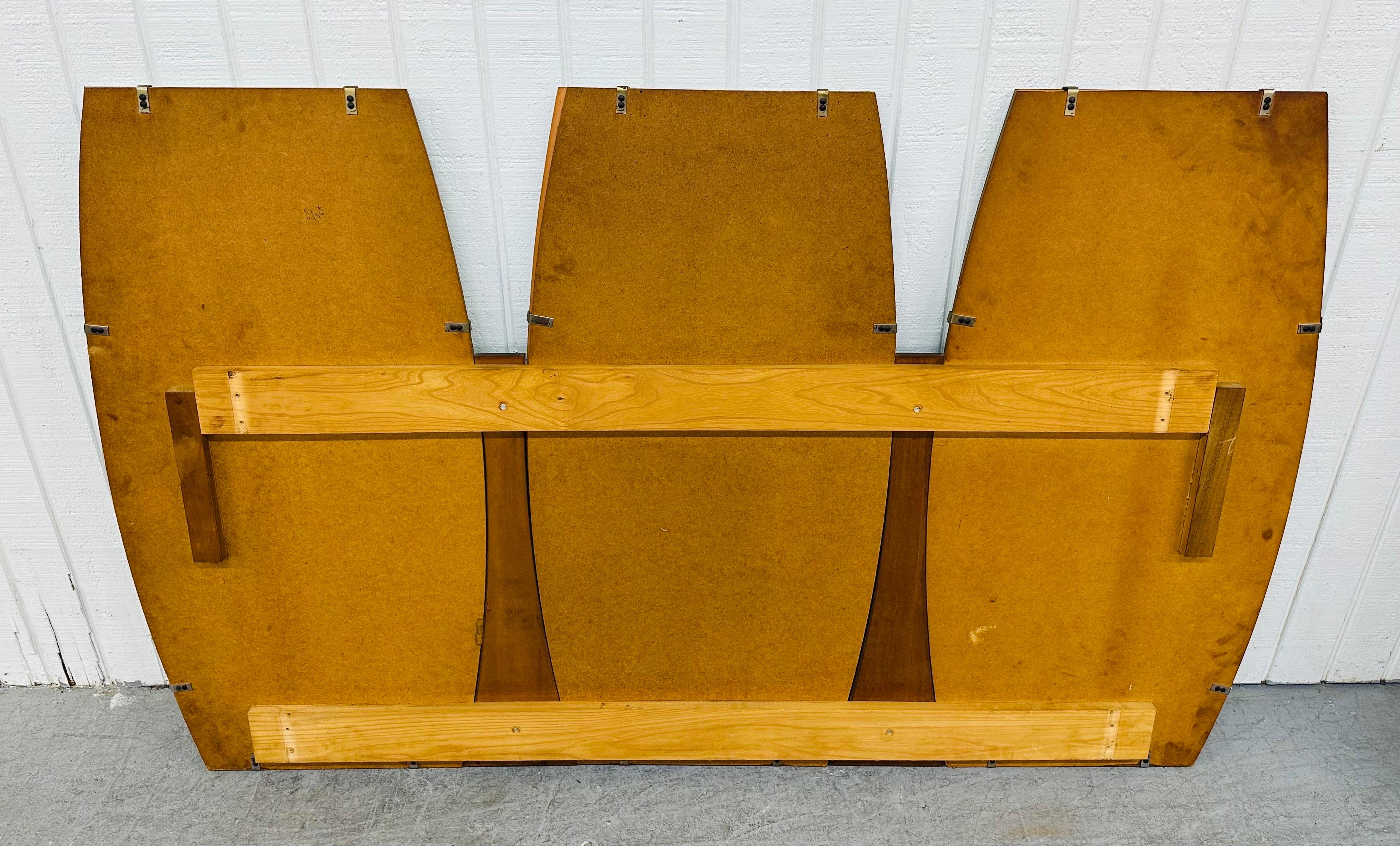 Mid-Century Modern Young Manufacturing Triple Mirror In Good Condition In Clarksboro, NJ