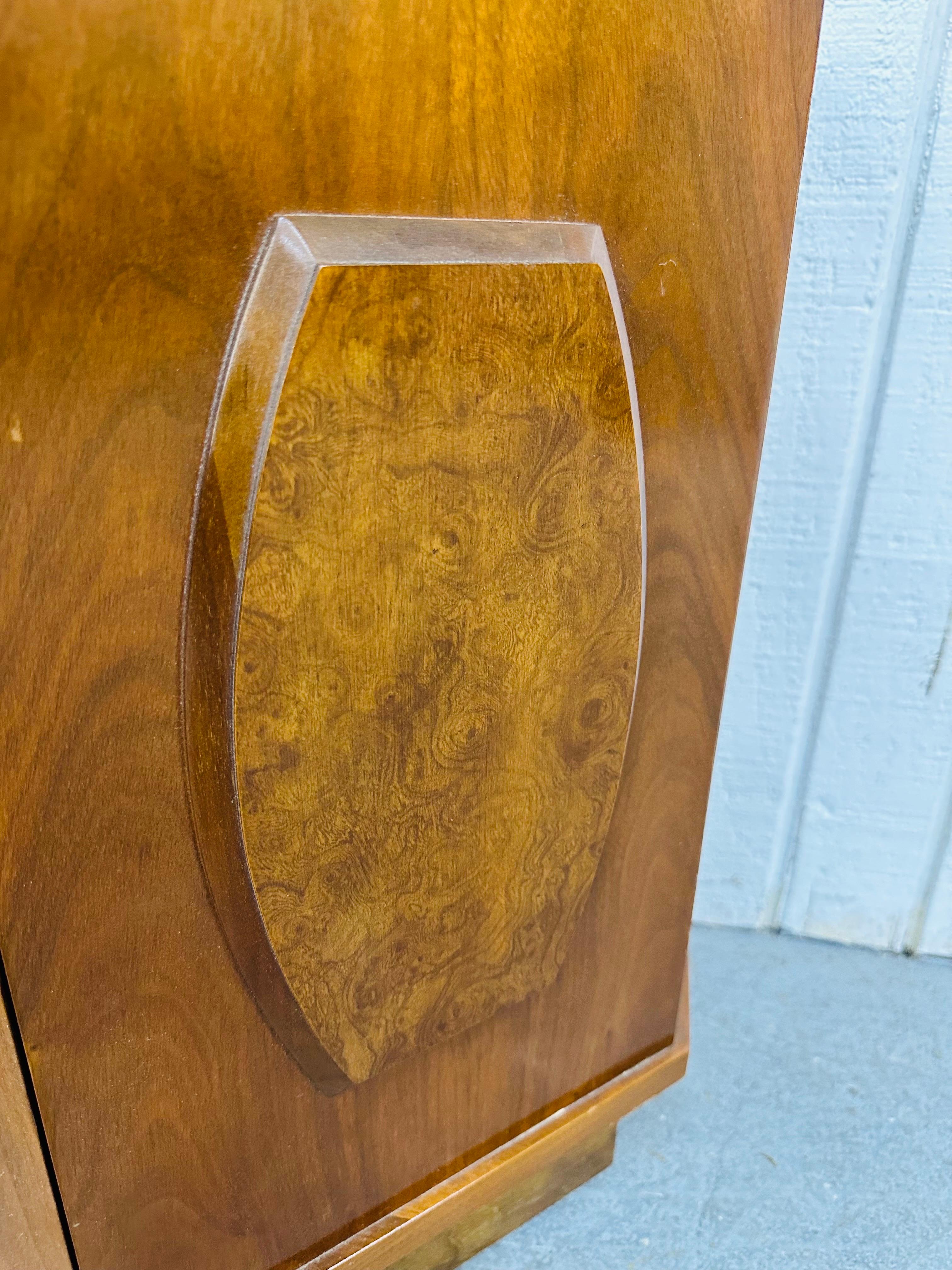 Mid-Century Modern Young Manufacturing Walnut Nightstands - Set of 2 For Sale 4