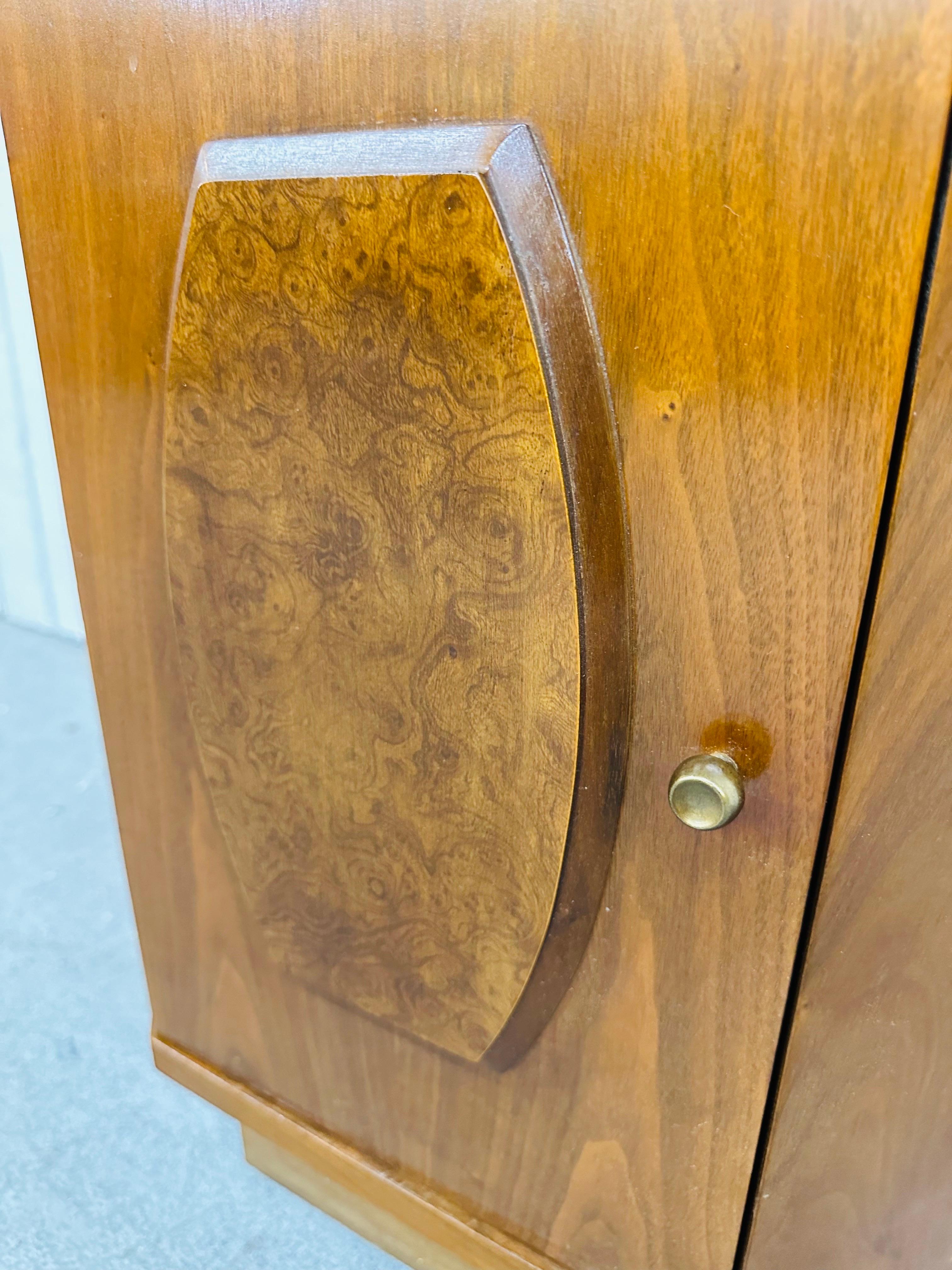 Mid-Century Modern Young Manufacturing Walnut Nightstands - Set of 2 For Sale 5