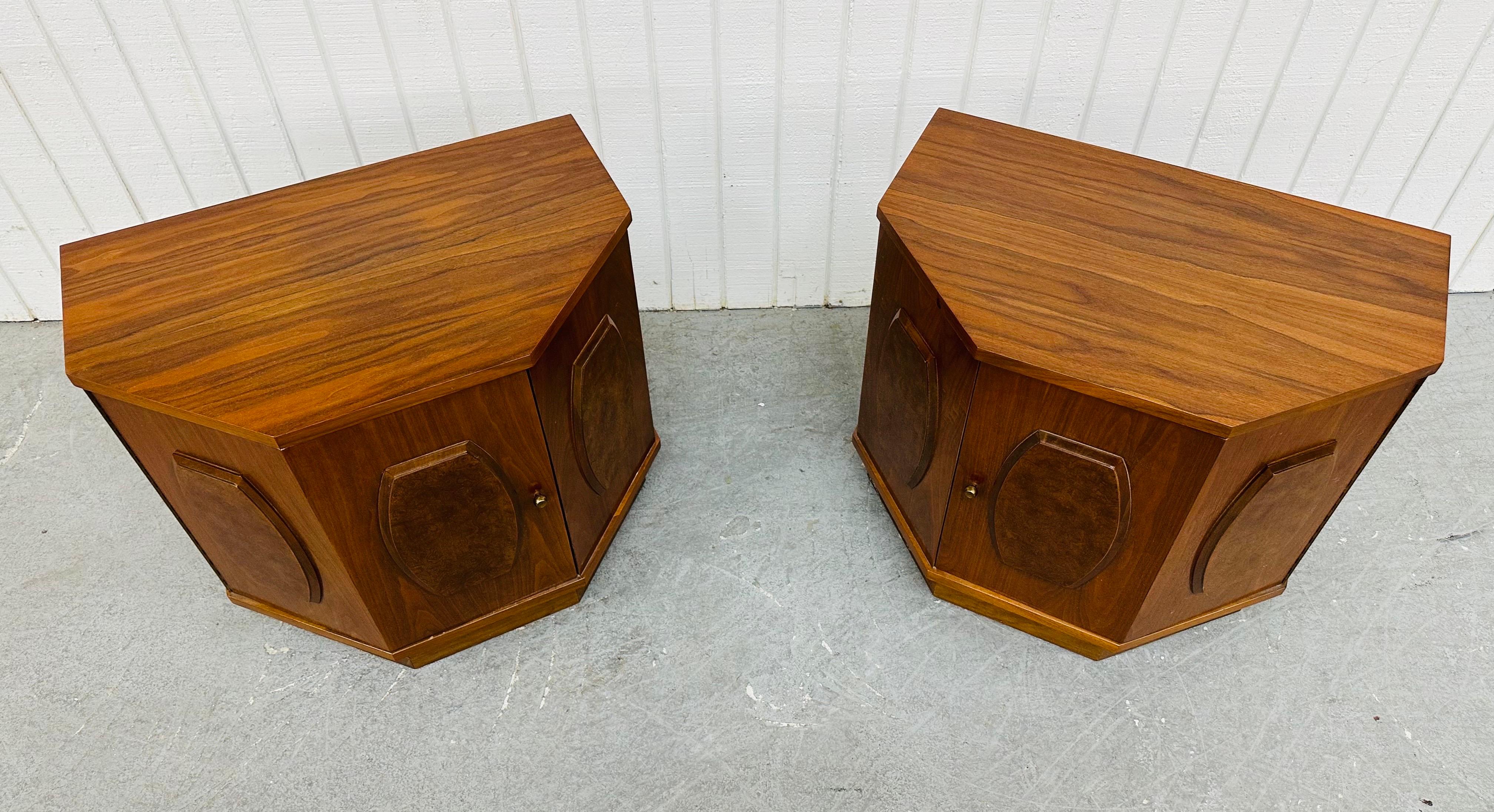 20th Century Mid-Century Modern Young Manufacturing Walnut Nightstands - Set of 2 For Sale