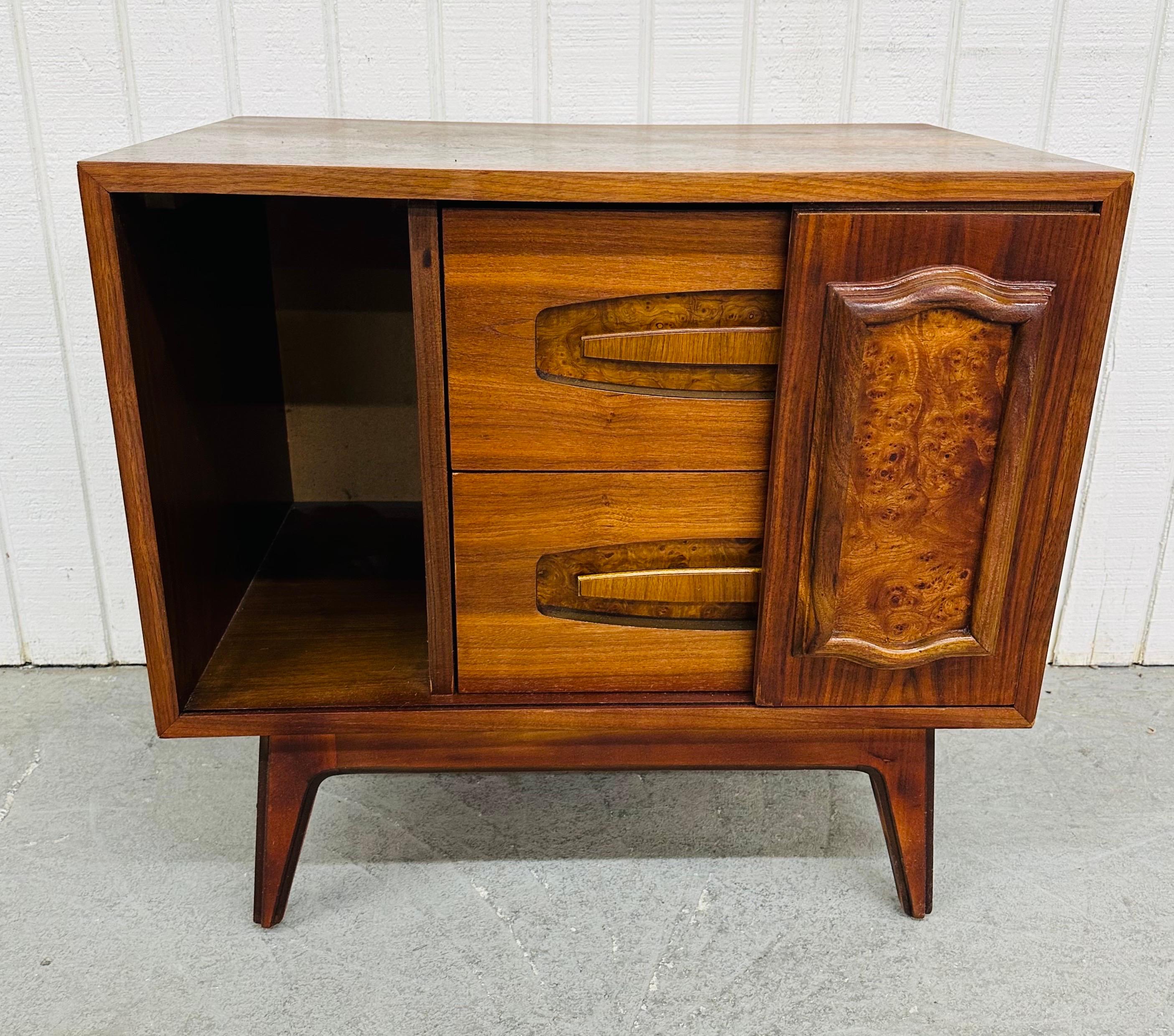 Mid-Century Modern Young Manufacturing Walnut Nightstands - Set of 2 1