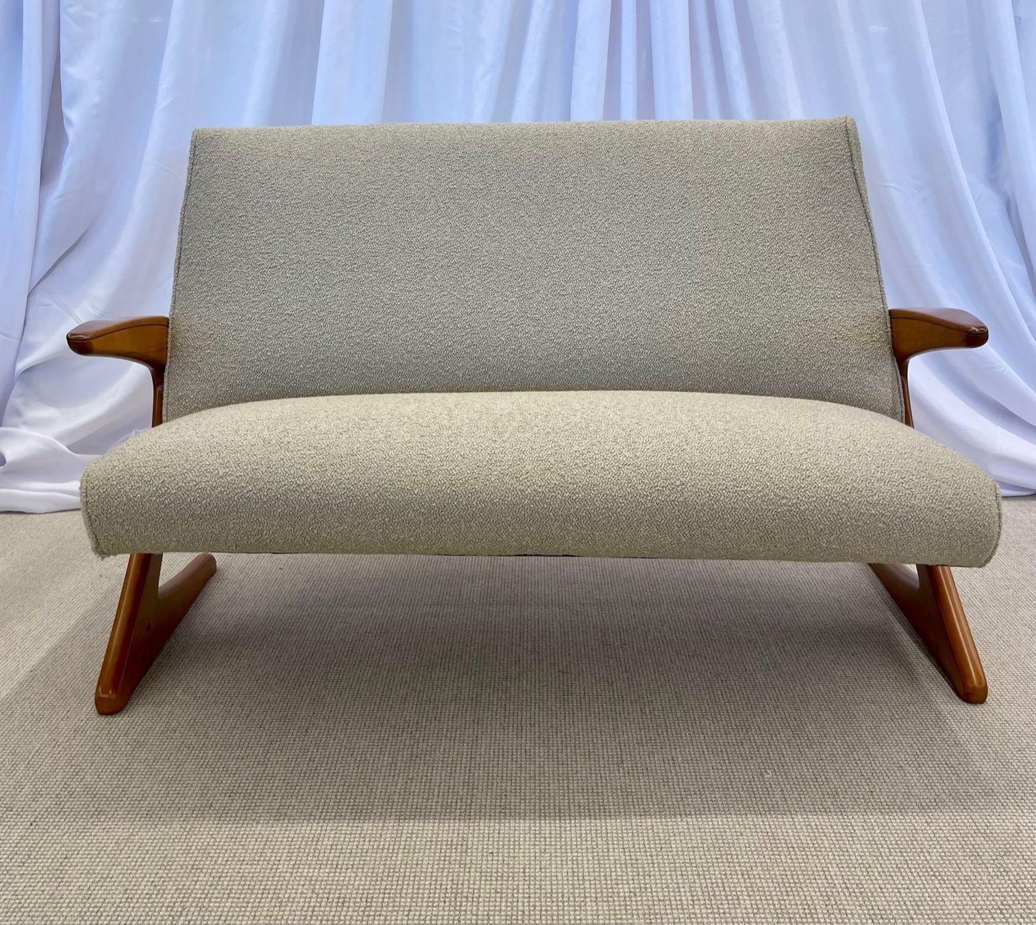 Mid-Century Modern Z Sofa / Settee by Bengt Ruda, Boucle, Swedish, 1960's In Good Condition For Sale In Stamford, CT