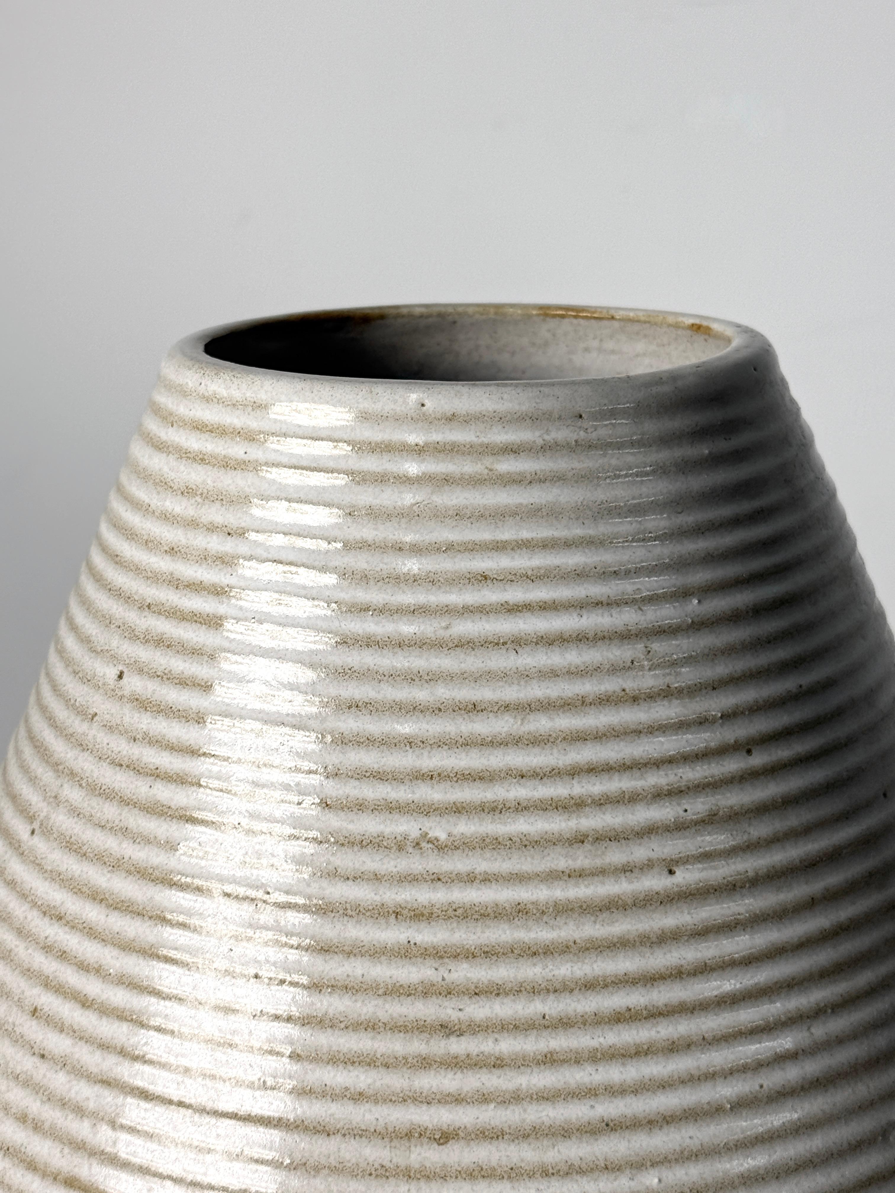 American Mid Century Modern Zanesville Architectural Pottery Diamond Planter Vase 1970s For Sale