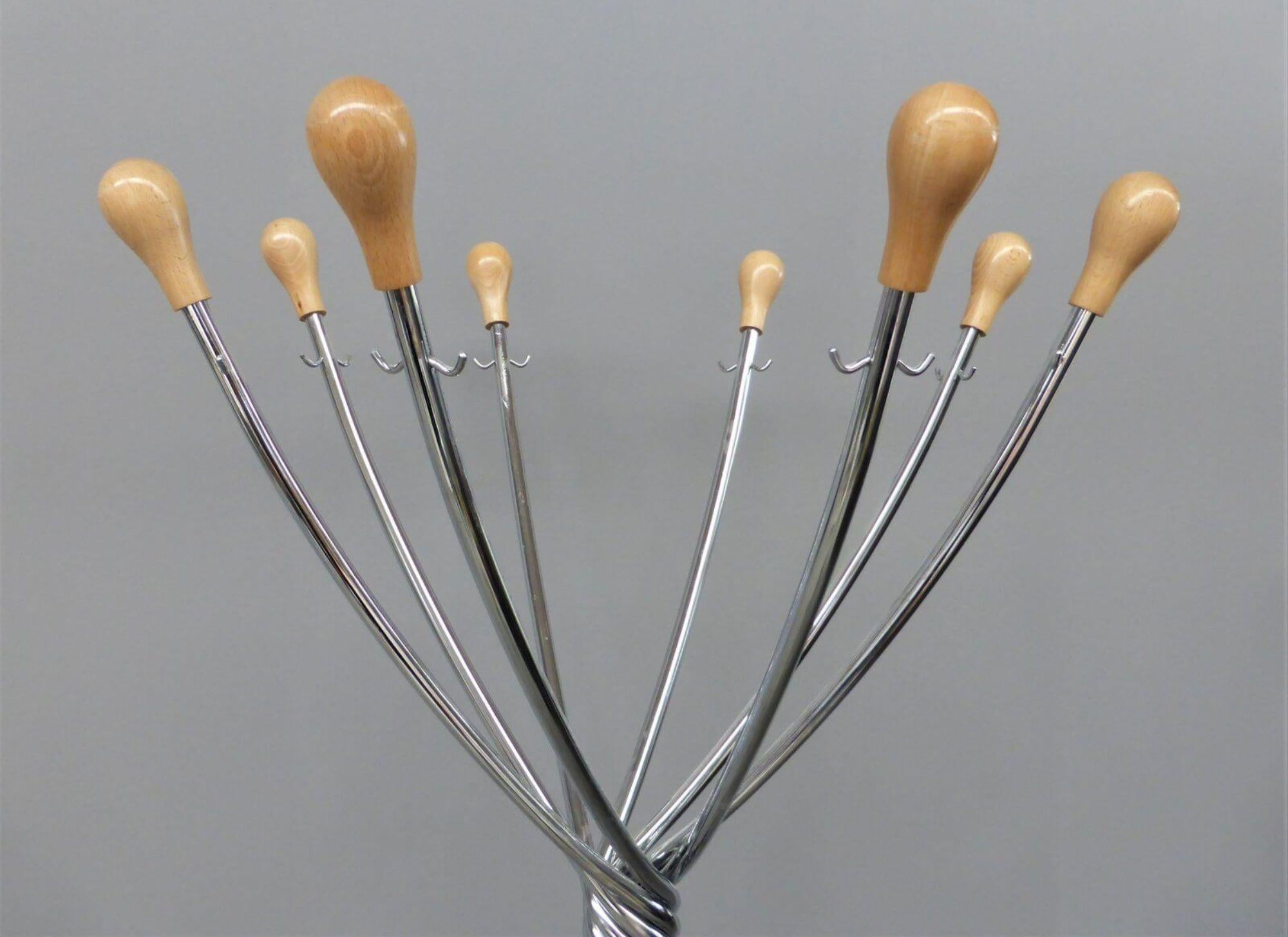 Moderner Zanotta-Garderobenständer aus der Jahrhundertmitte - italienische Design-Ikone (Metall) im Angebot