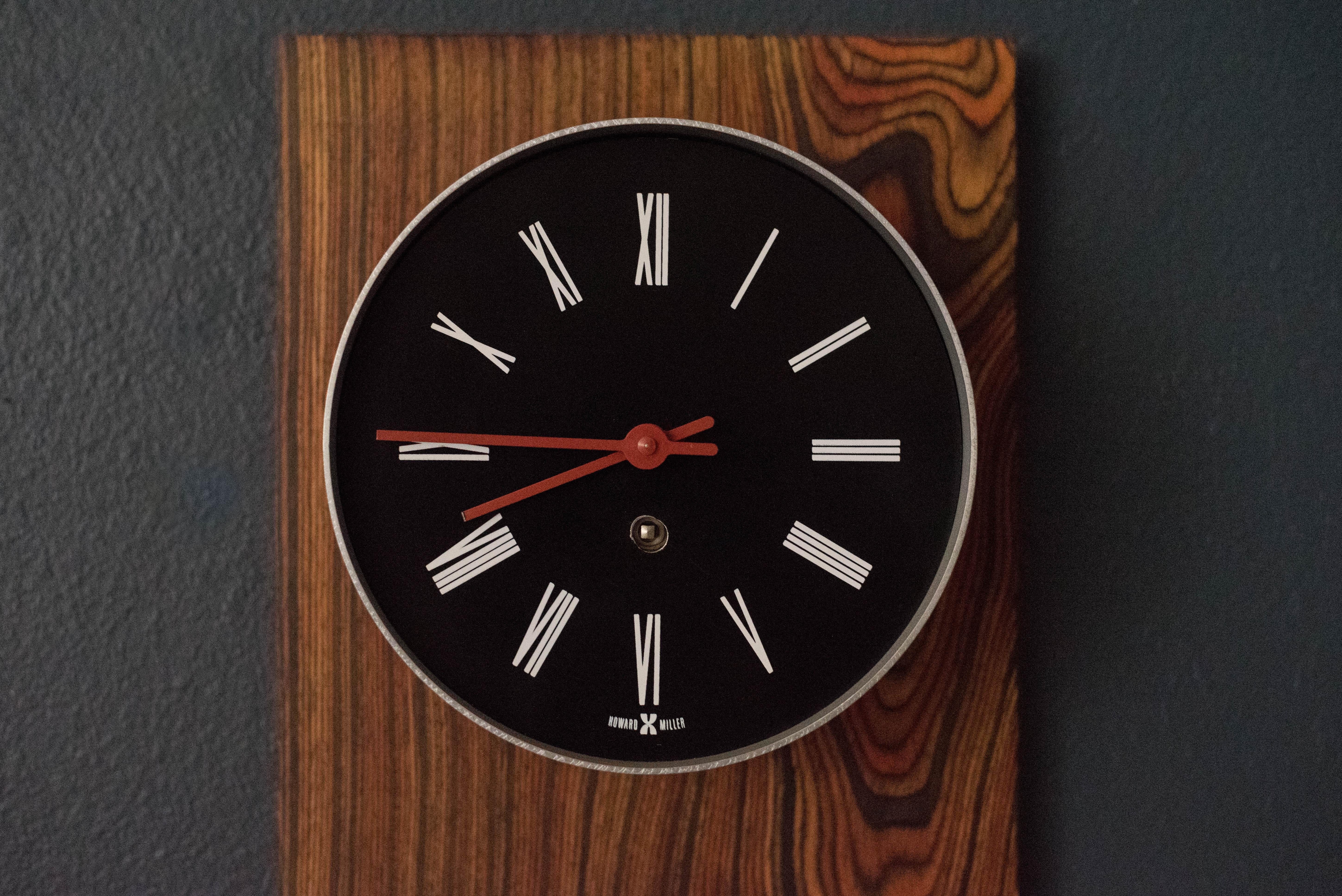 Mid Century Modern Zebrawood and Chrome Wall Clock by Howard Miller In Good Condition For Sale In San Jose, CA