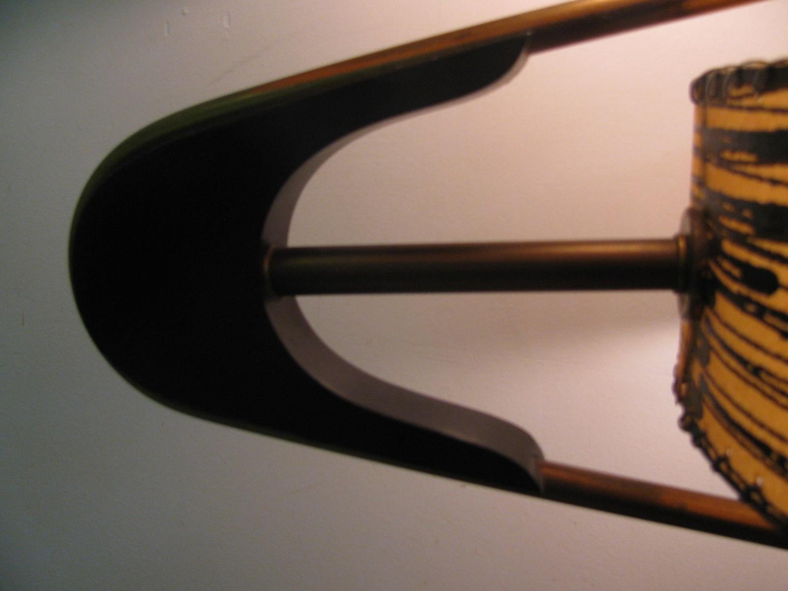 Mid-Century Modern Zee Lamp with Tambourine Shades by Majestic Lamp Co. In Good Condition In Port Jervis, NY