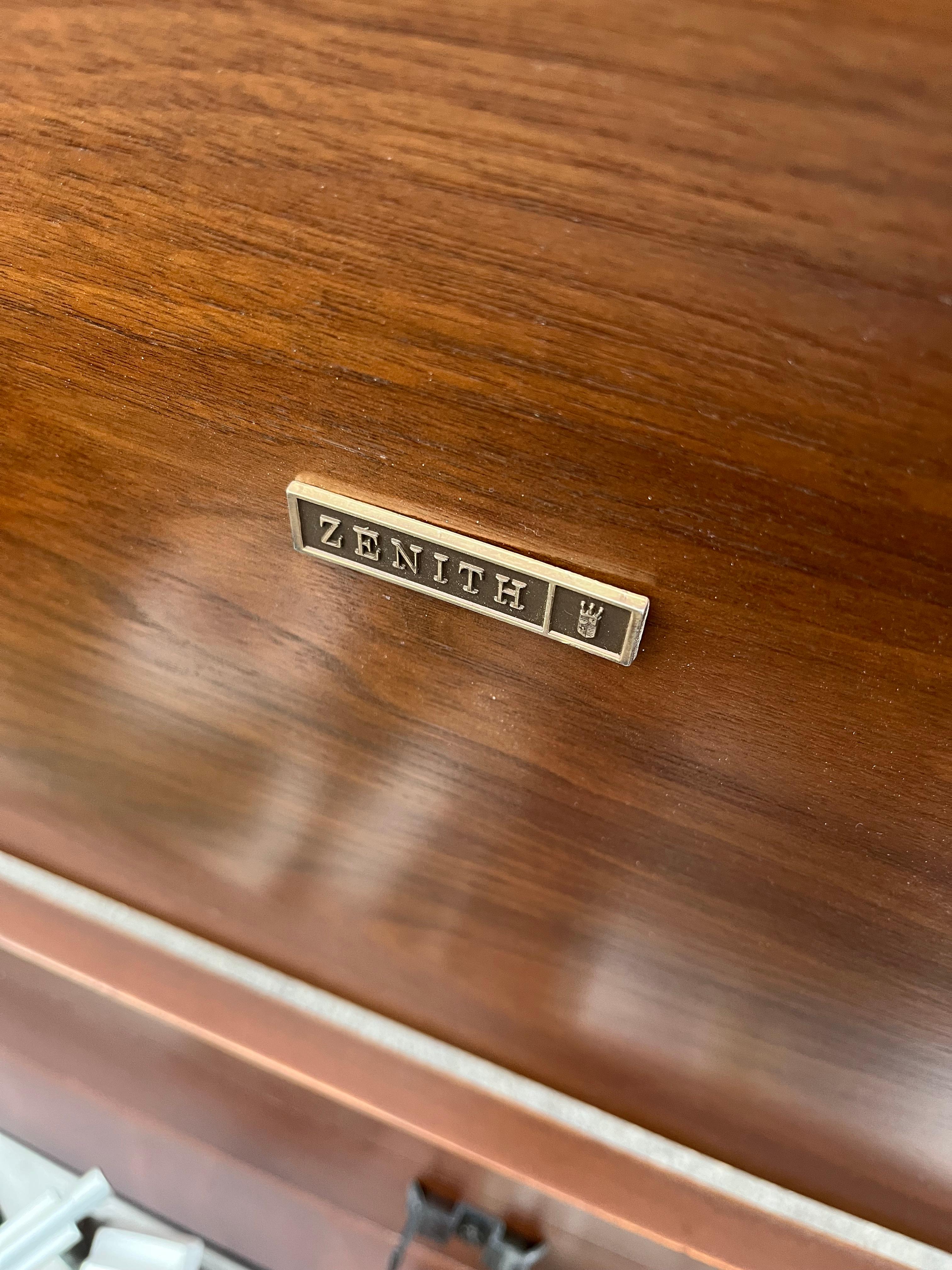 Mid Century Modern Zenith Record Player Stereo Console. Circa 1960s 10