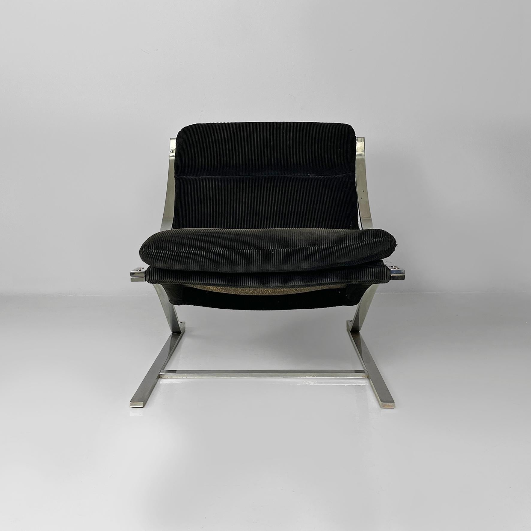 Italian Mid-century modern chromed steel and velvet Zeta armchairs by Paul Tuttle for Strassle International, 1970s. 
Pair of Zeta armchairs in chromed steel and original corduroy velvet fabric from seventies, with padded seats, in dark brown color,