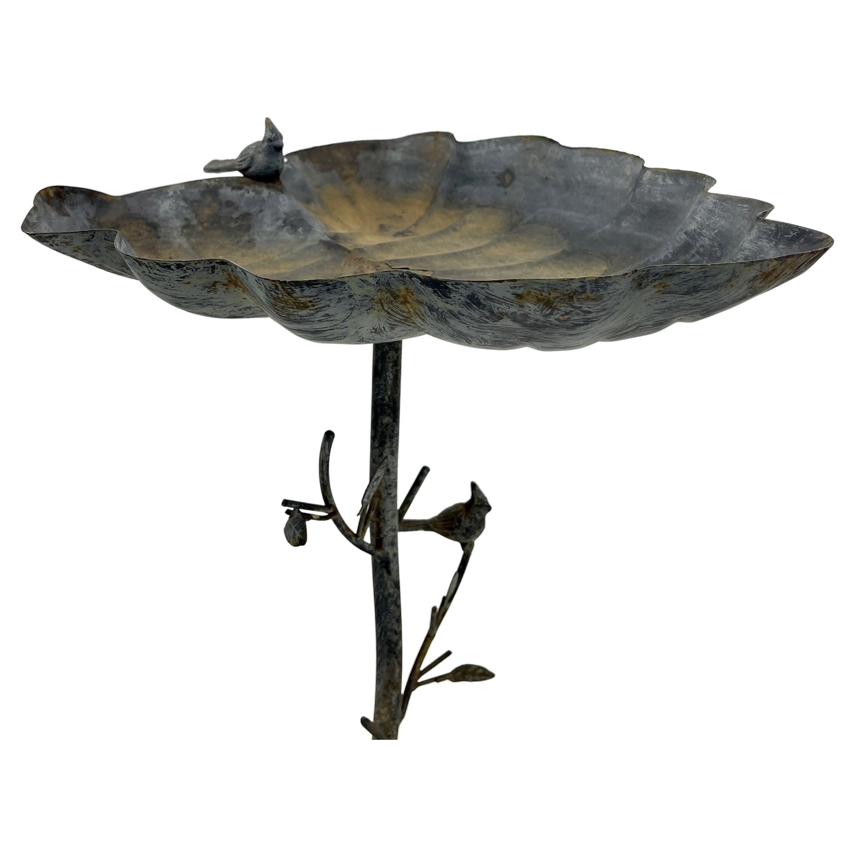 Outdoor Salterini Style Zinc Leaf Birdbath Bird-feeder, Mid 20th Century 

Classic style leaf zinc birdbath. Wonderful addition to any outdoor garden area. This stylish piece can also be used indoors and on patios, complimenting any home seeking