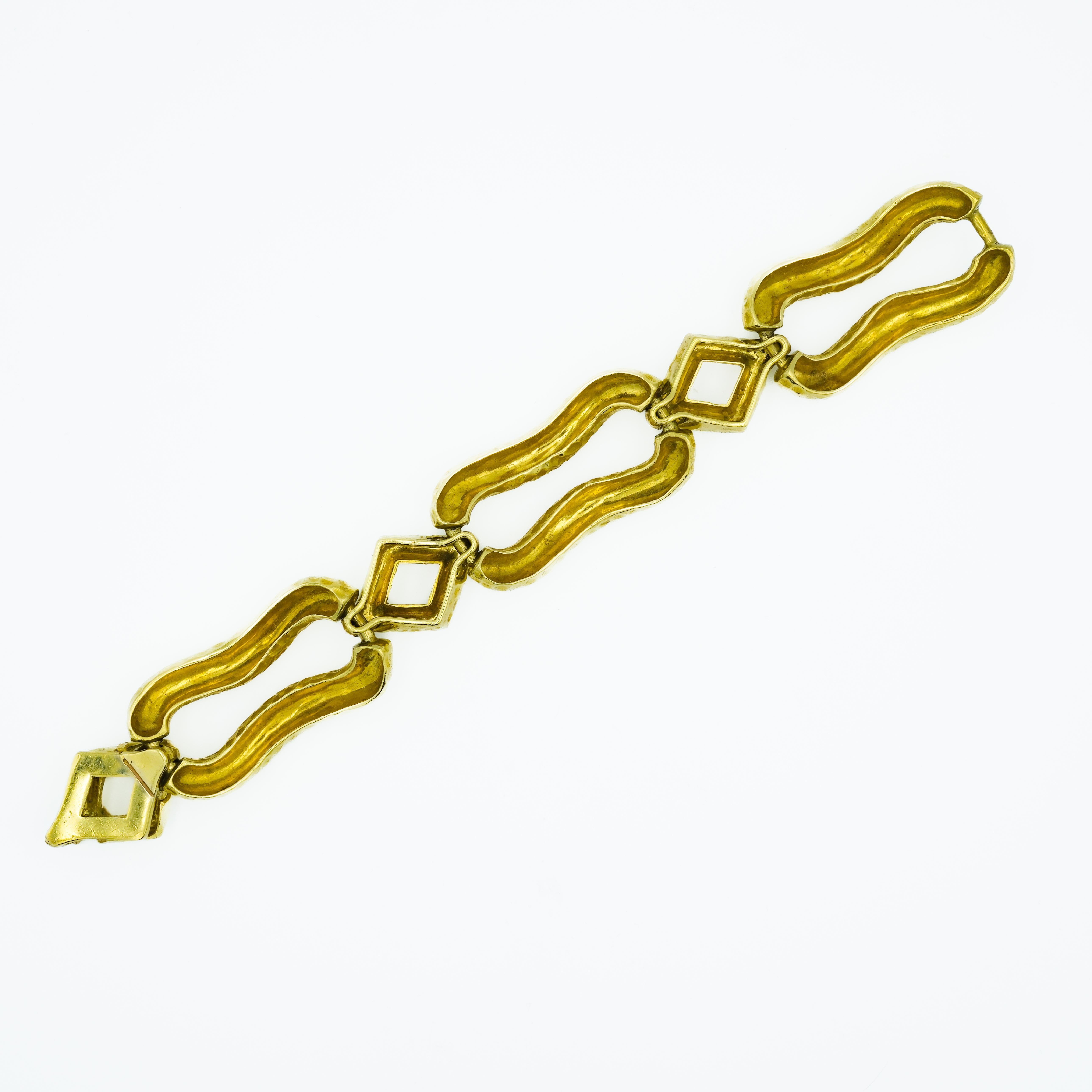 Mid-Century Modernist 18 Karat Yellow Gold Chunky Hammered Statement Bracelet In Good Condition In Fairfield, CT