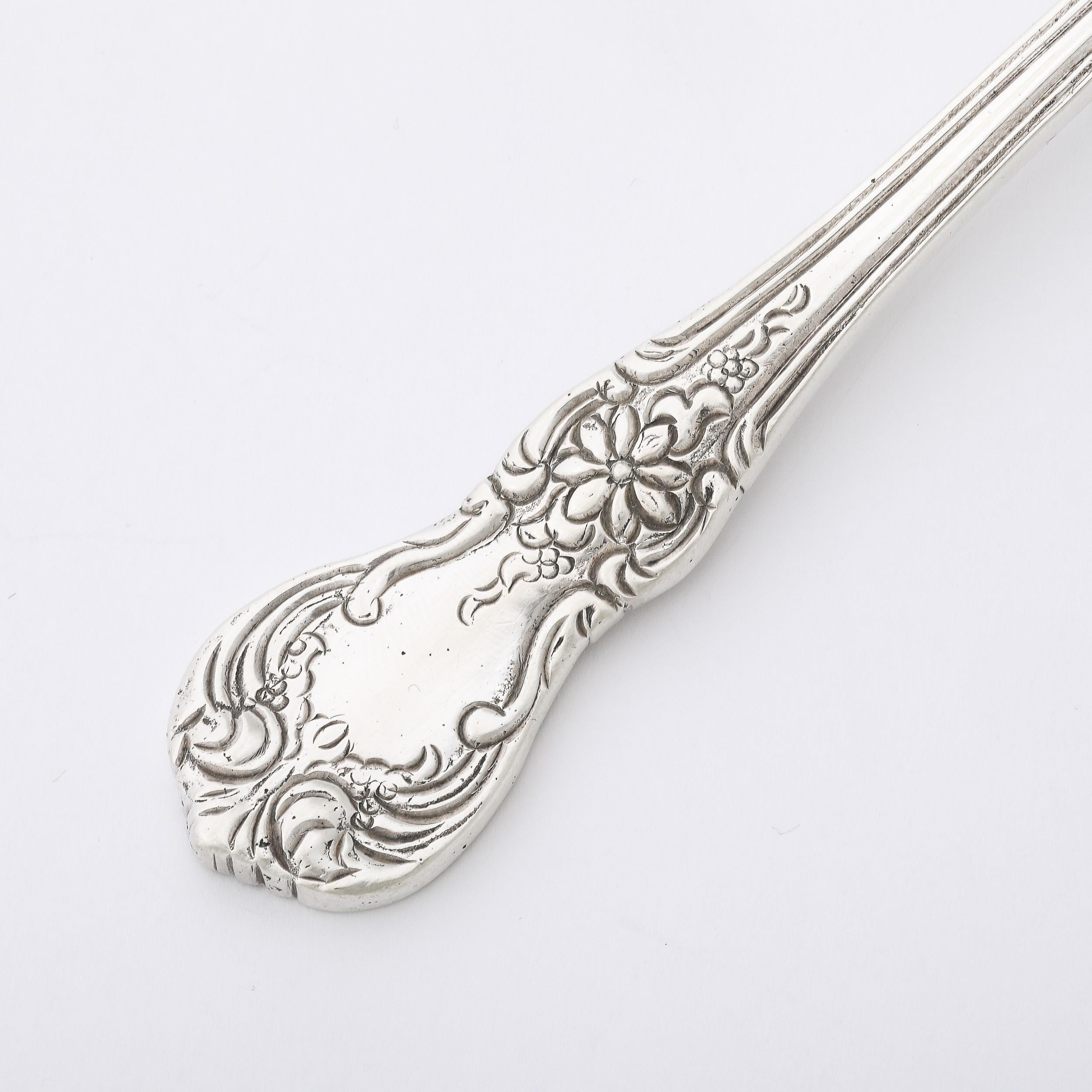 Mid-Century Modernist .925 Sterling Silver Serving Spoon Signed G. Amara  In Excellent Condition For Sale In New York, NY