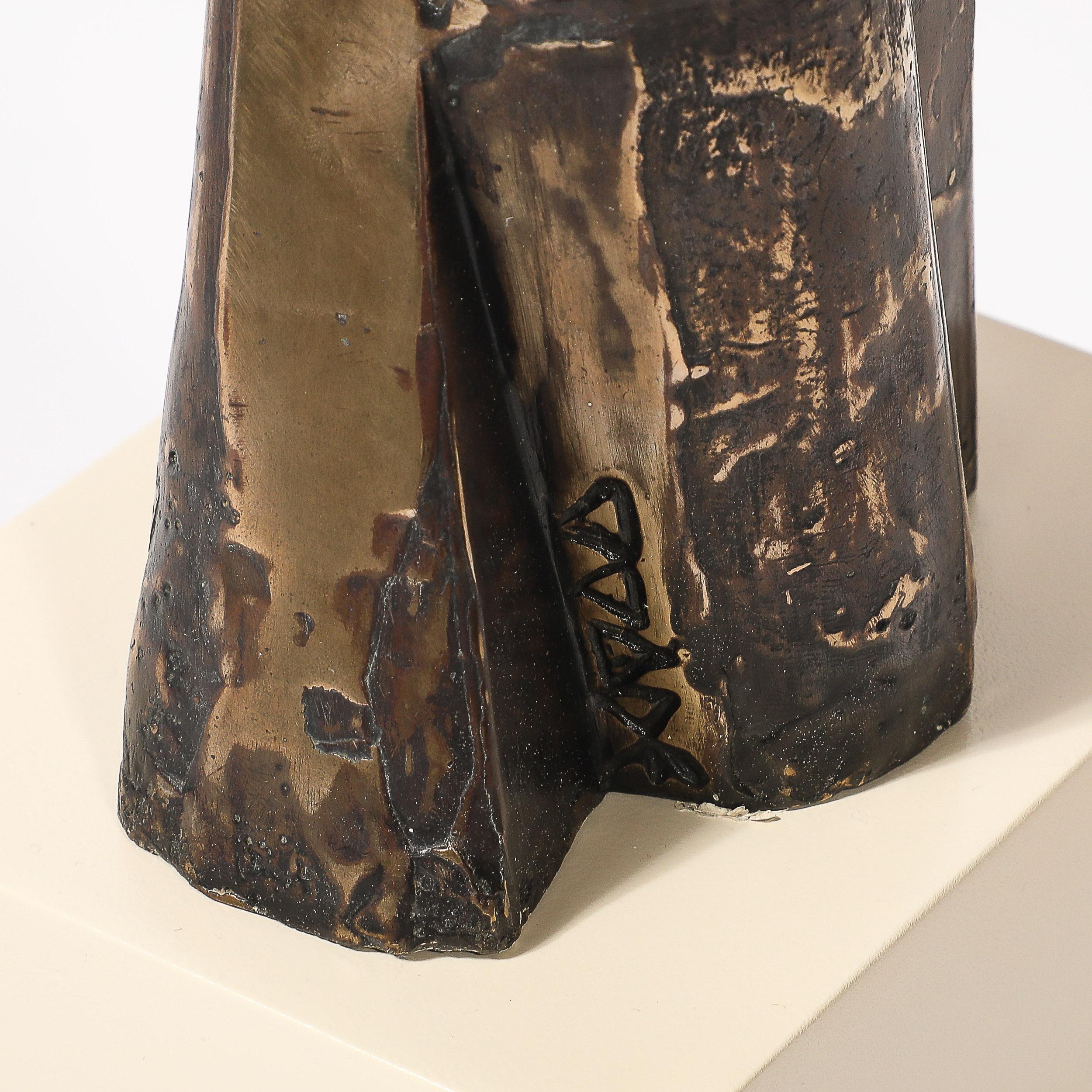 Mid-Century Modernist Abstracted Figural Bronze Sculpture of an Embracing Couple In Excellent Condition For Sale In New York, NY