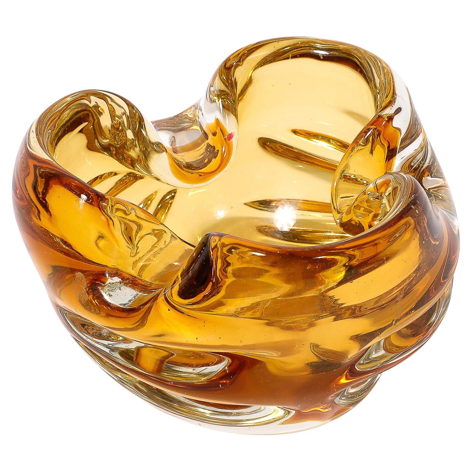 Plat en verre de Murano soufflé à la main, ambre, moderniste du milieu du siècle, avec détails dentelés