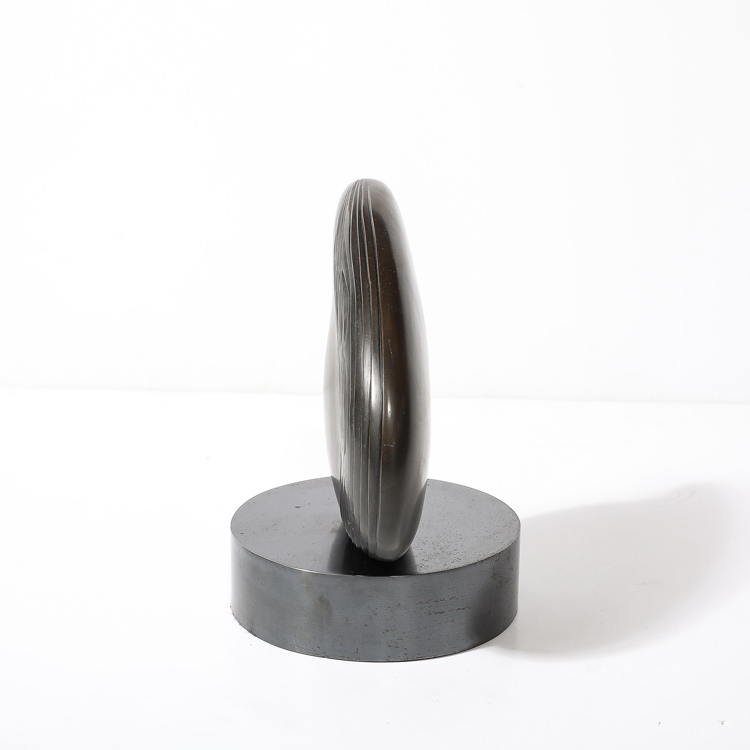 Scultura in bronzo con increspatura amorfa modernista di metà secolo firmata V.R. 3/3 in vendita 1