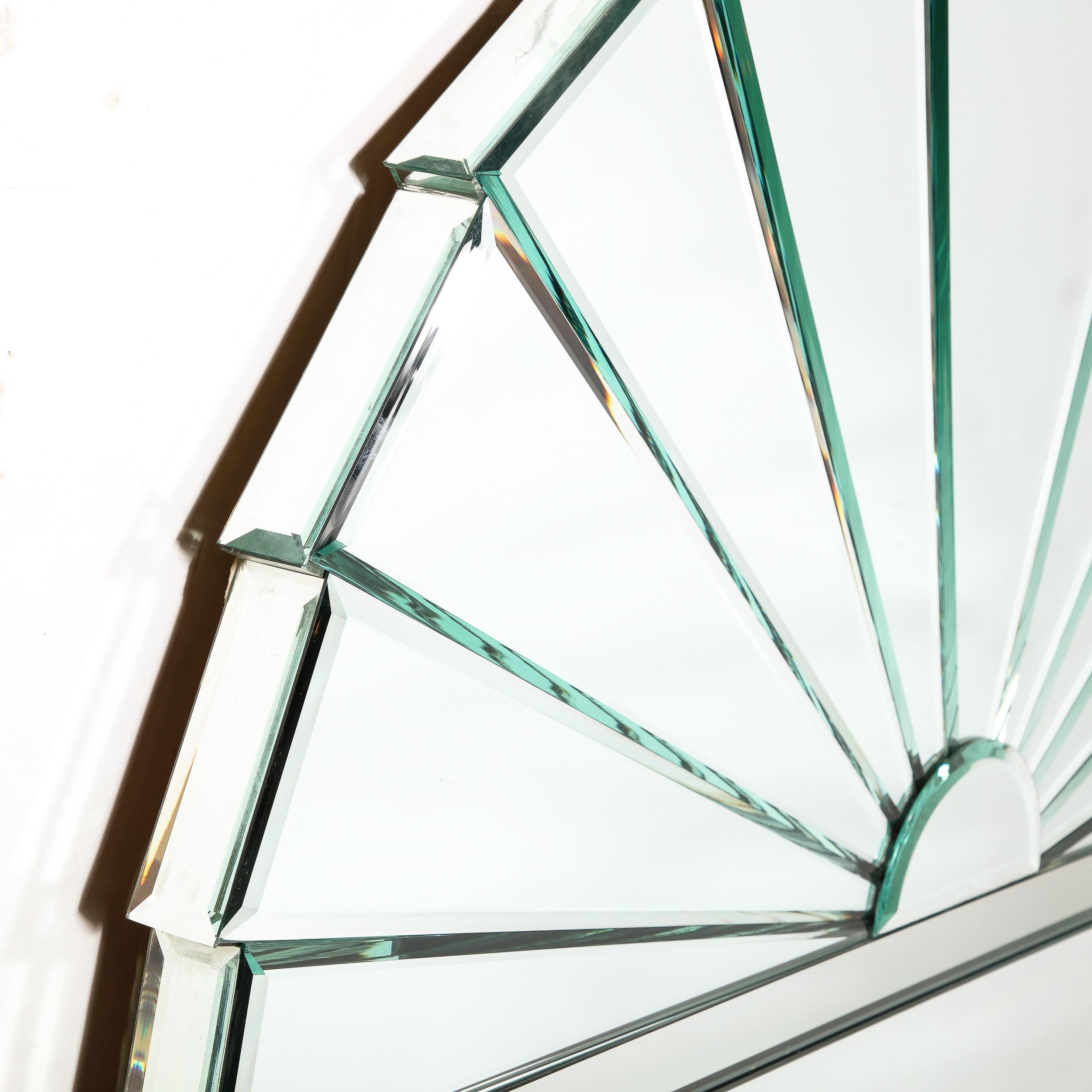 Mid-Century Modernist Arch Form Beveled & Directional Tessellate Panel Mirror (Ende des 20. Jahrhunderts) im Angebot