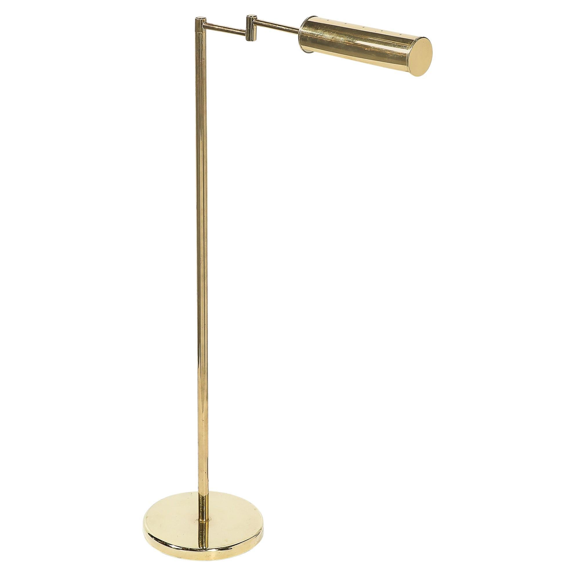 Modernistische Stehlampe aus Messing mit Gelenk aus der Mitte des Jahrhunderts, signiert Walter Von Nessen
