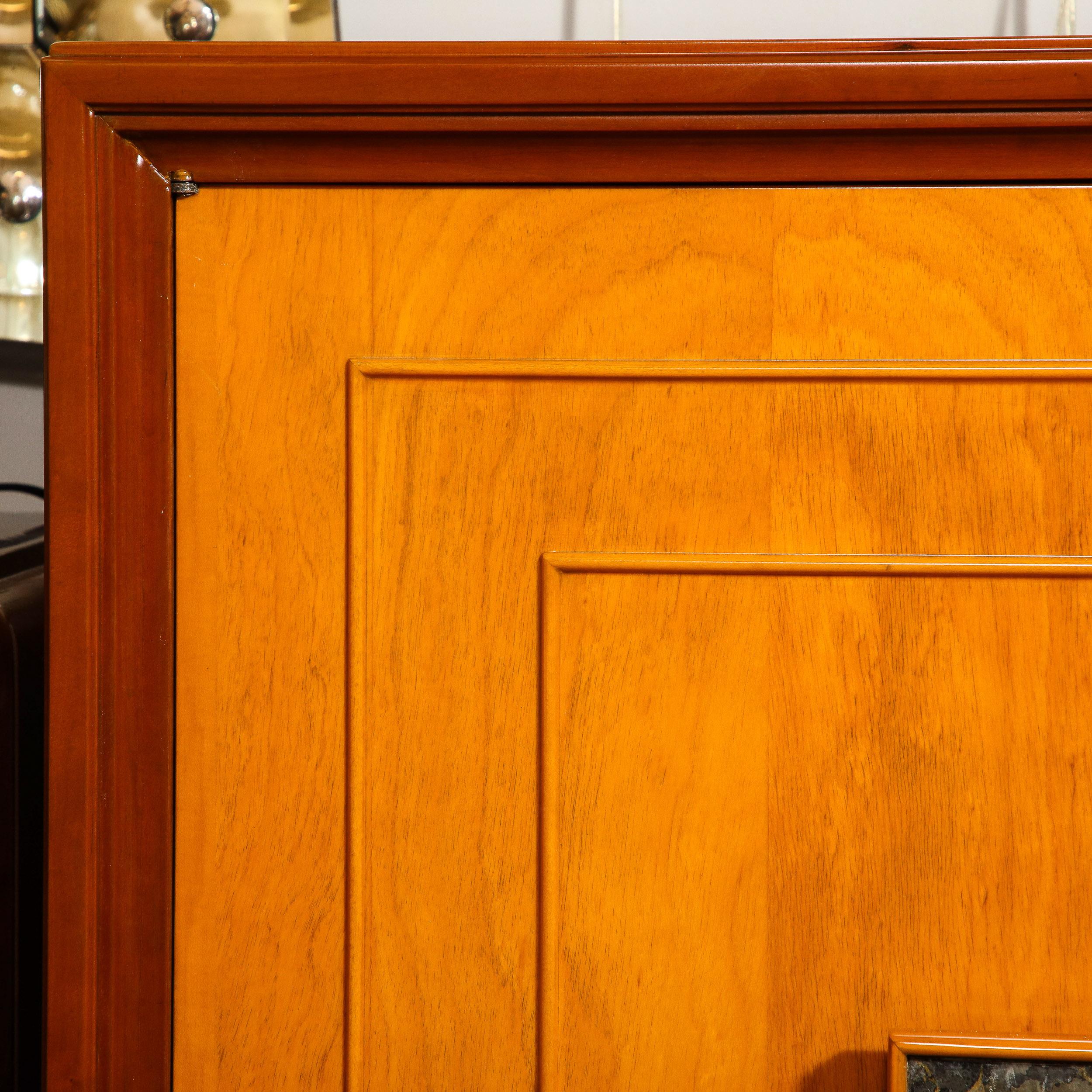 Mueble Bar Modernista de Mediados de Siglo en Nogal a Juego con Tiradores de Cristal Insertados en venta 6