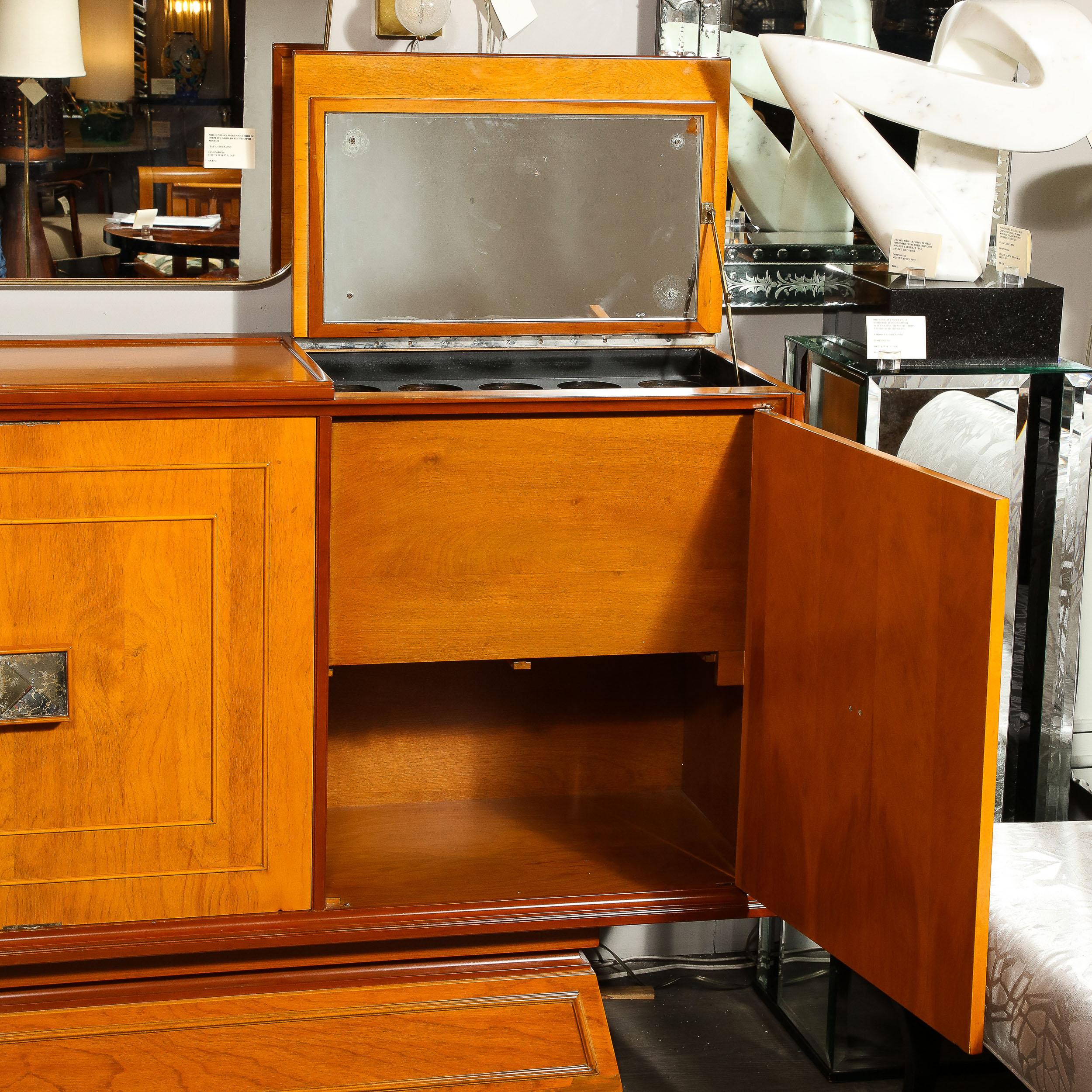 Mueble Bar Modernista de Mediados de Siglo en Nogal a Juego con Tiradores de Cristal Insertados en venta 9