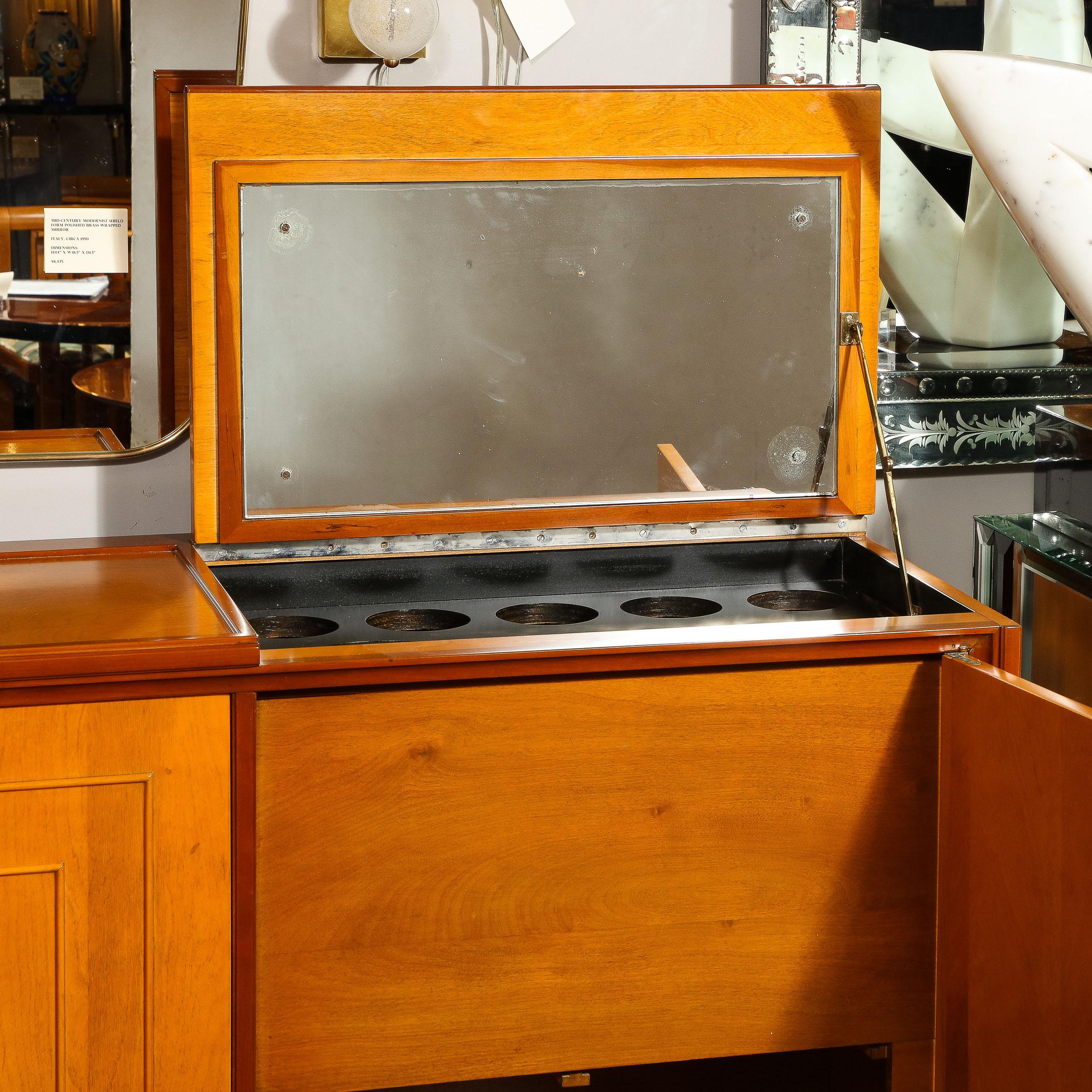 Mueble Bar Modernista de Mediados de Siglo en Nogal a Juego con Tiradores de Cristal Insertados en venta 10