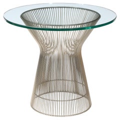 Table d'appoint moderniste du milieu du siècle en nickel poli et plié de Warren Platner