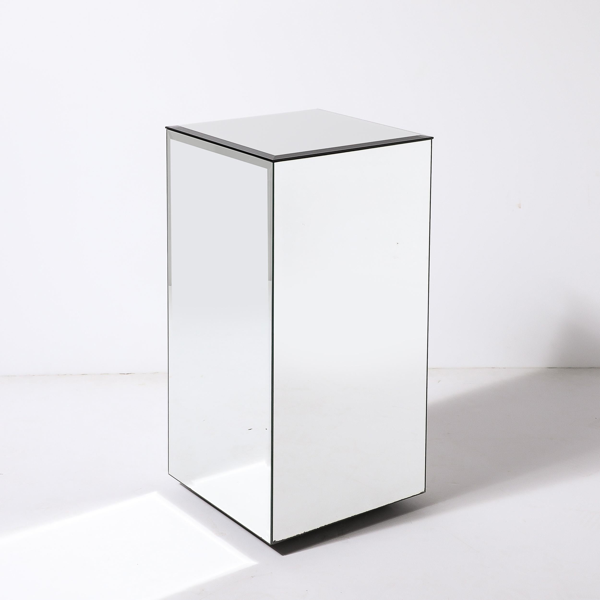 Specchio Piedistallo a specchio smussato modernista di metà secolo con piano fumè in vendita