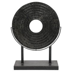 Scultura modernista della metà del secolo a doppio disco in arenaria nera di HOLLY HUNT