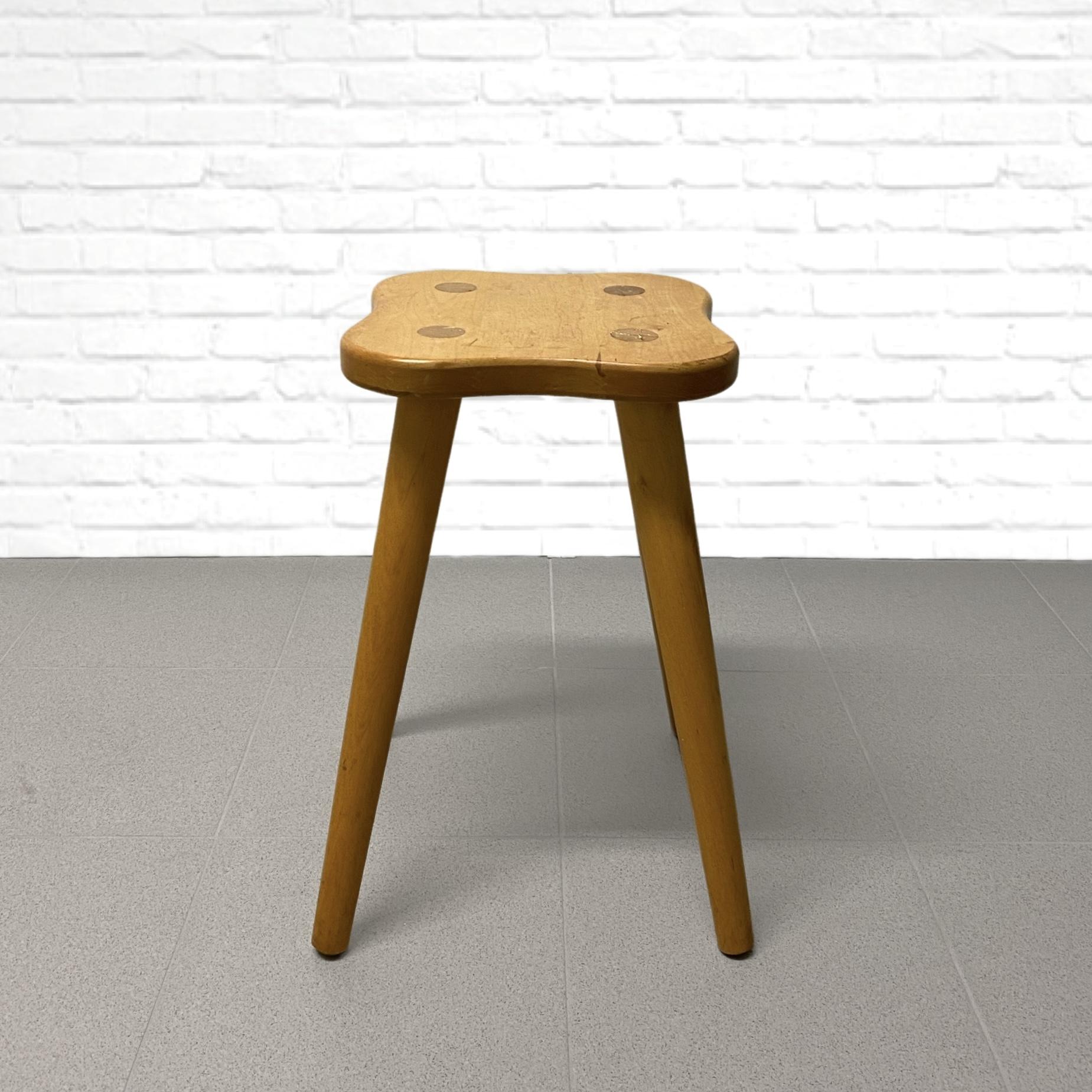 Swedish mid-century stool with an organic shape, skillfully crafted from solid birch at the workshops of the Nannylund vocational school for students with intellectual disabilities. This piece is a testament to the remarkable furniture produced in
