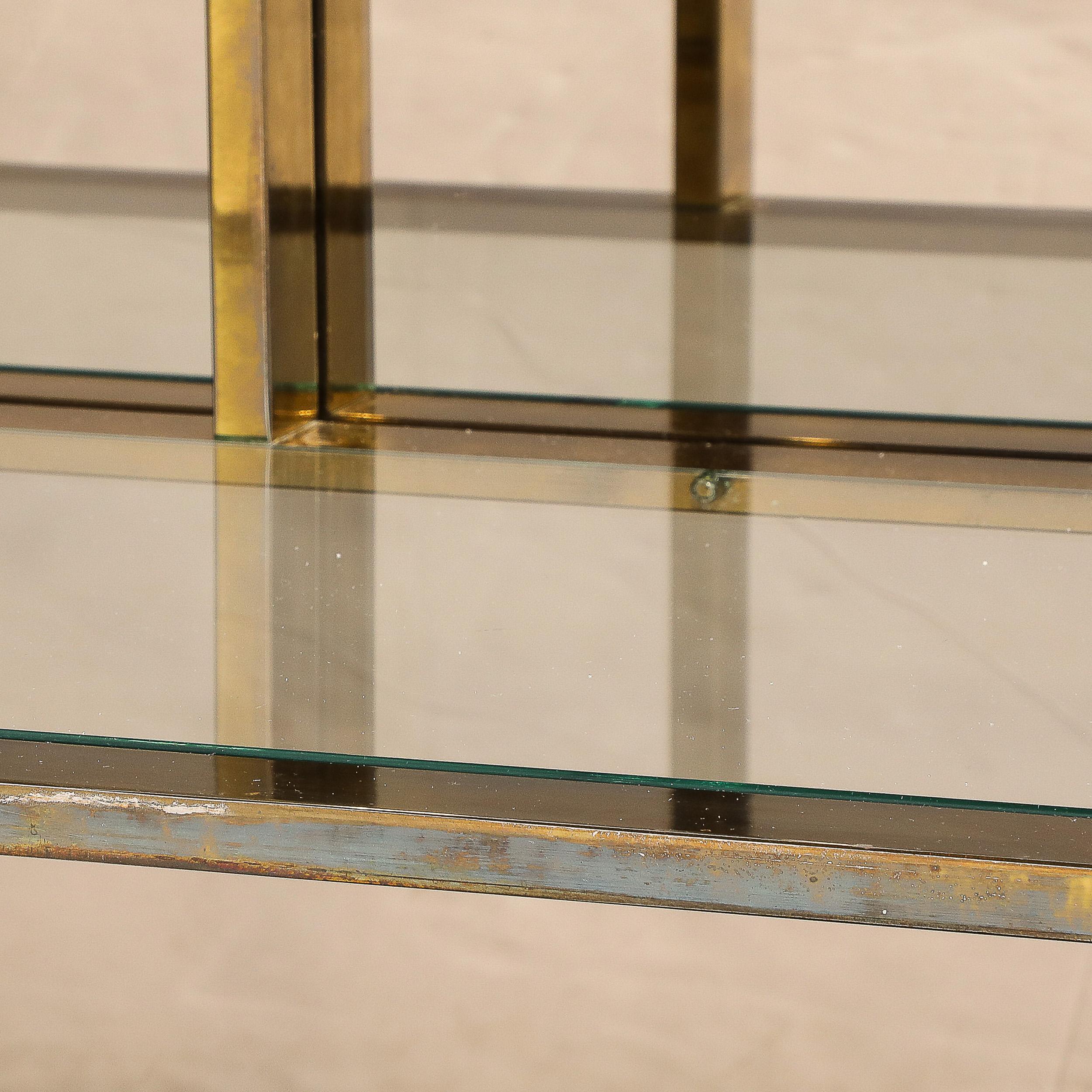 Fine XX secolo Étagère modernista di metà secolo in ottone, vetro e specchio bronzato di Milo Baughman in vendita