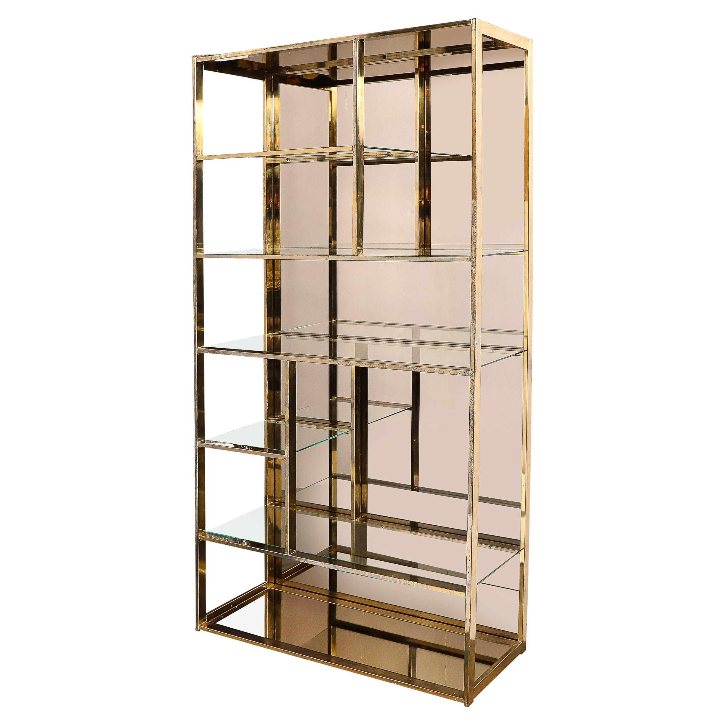 Moderne Etagere aus Messing, Glas und bronziertem Spiegel von Milo Baughman aus der Jahrhundertmitte