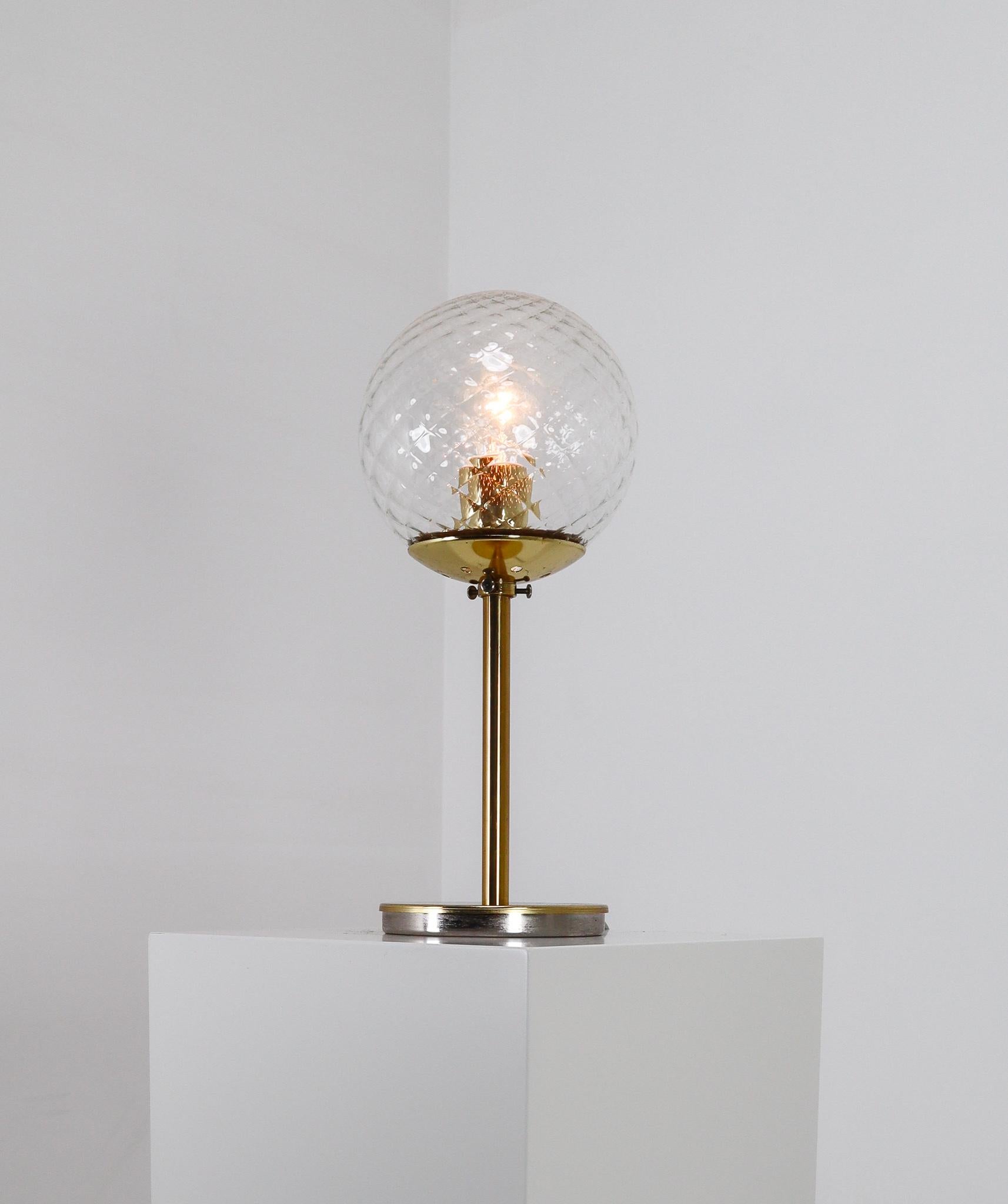 Modernistische Messing-Tischlampen mit Strukturglas:: 1970er Jahre (20. Jahrhundert) im Angebot
