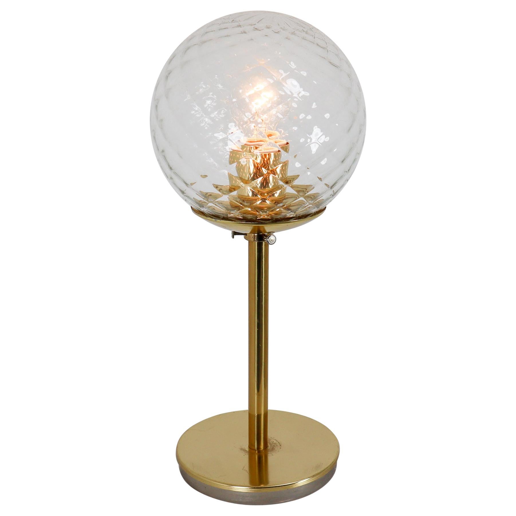 Lampes de table en laiton moderniste du milieu du siècle avec verre structuré:: 1970