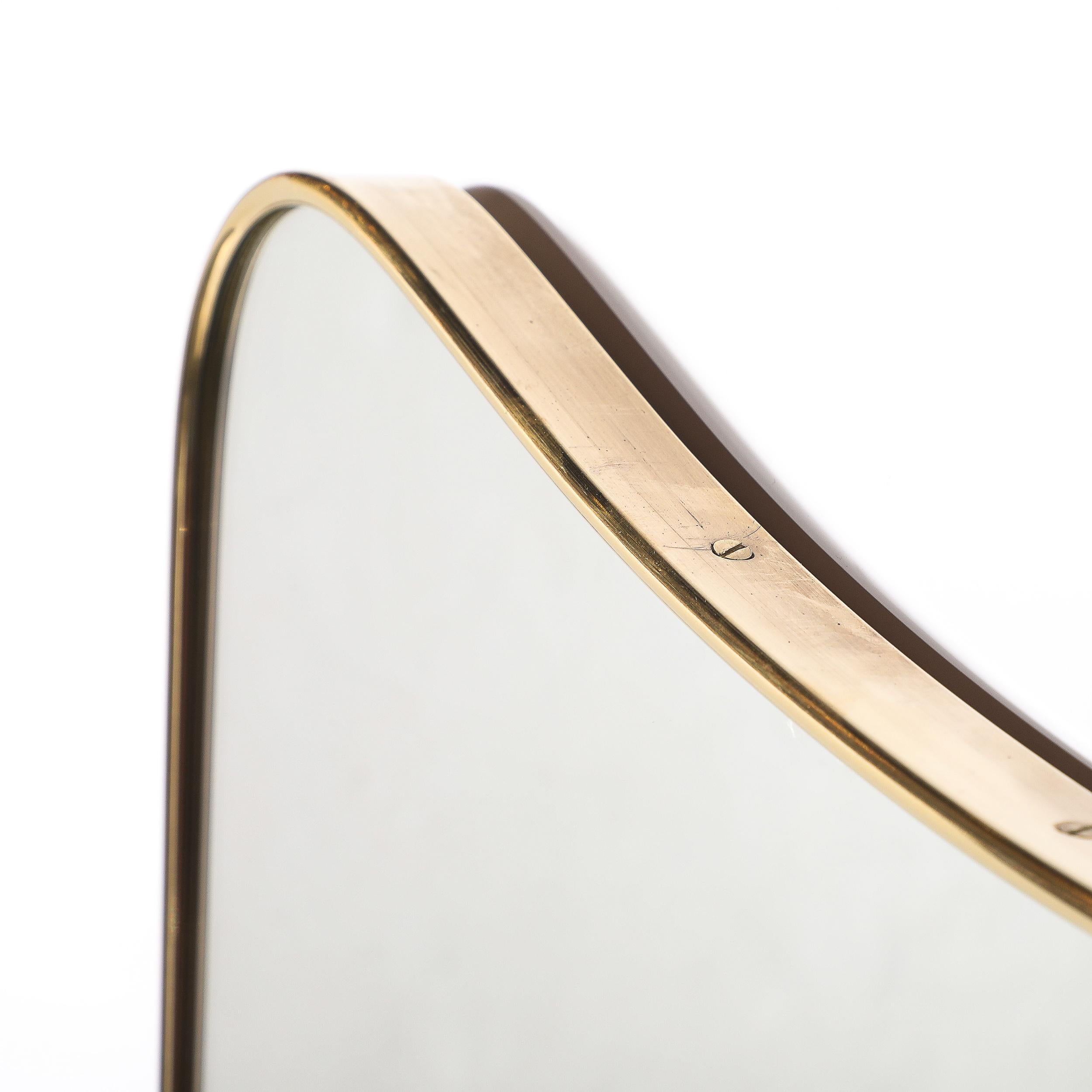 Mid-Century Modernist Messing Wrapped Spiegel w / Curvilinear Tapered Form im Angebot 4