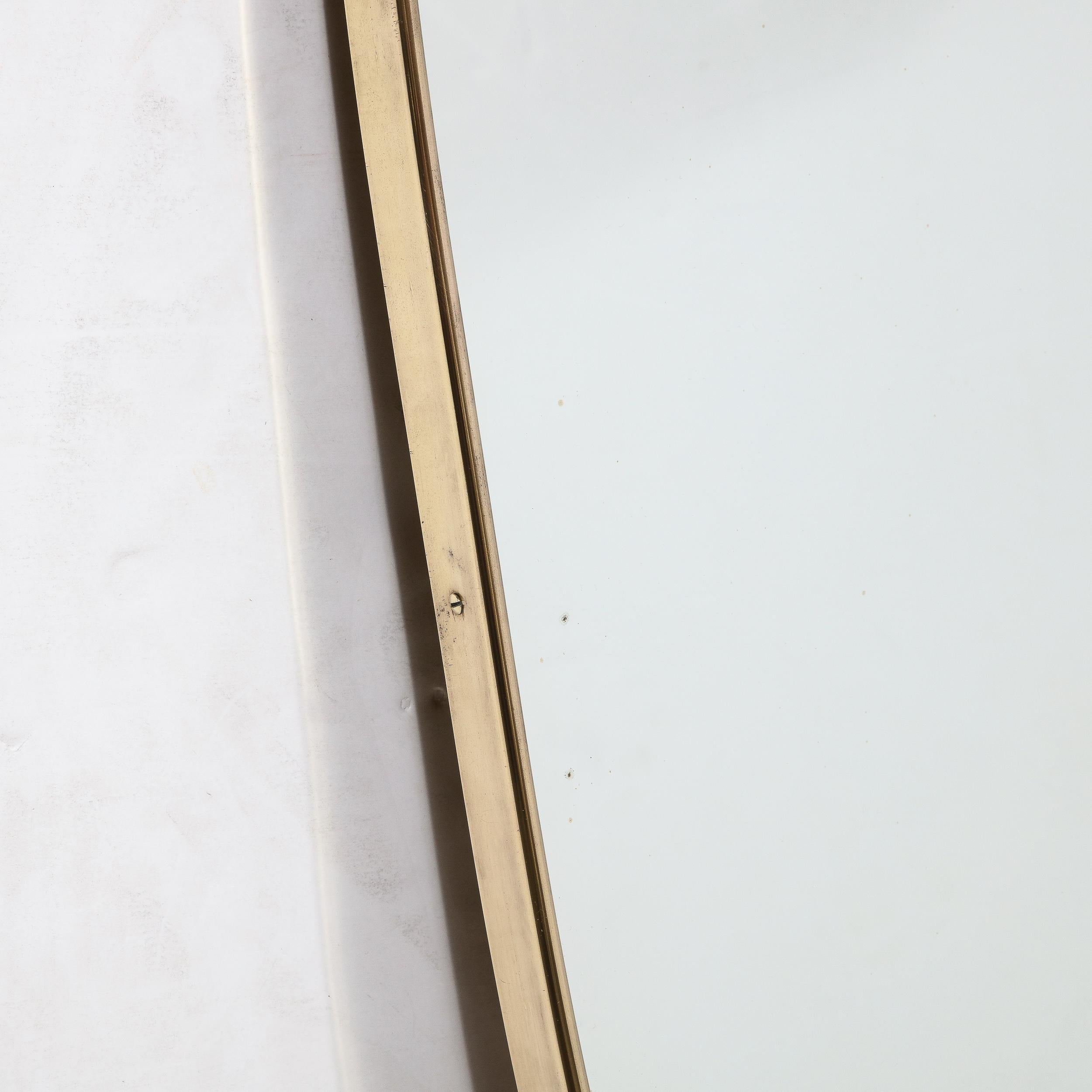 Specchio a forma di scudo avvolto in ottone della metà del secolo scorso in vendita 1