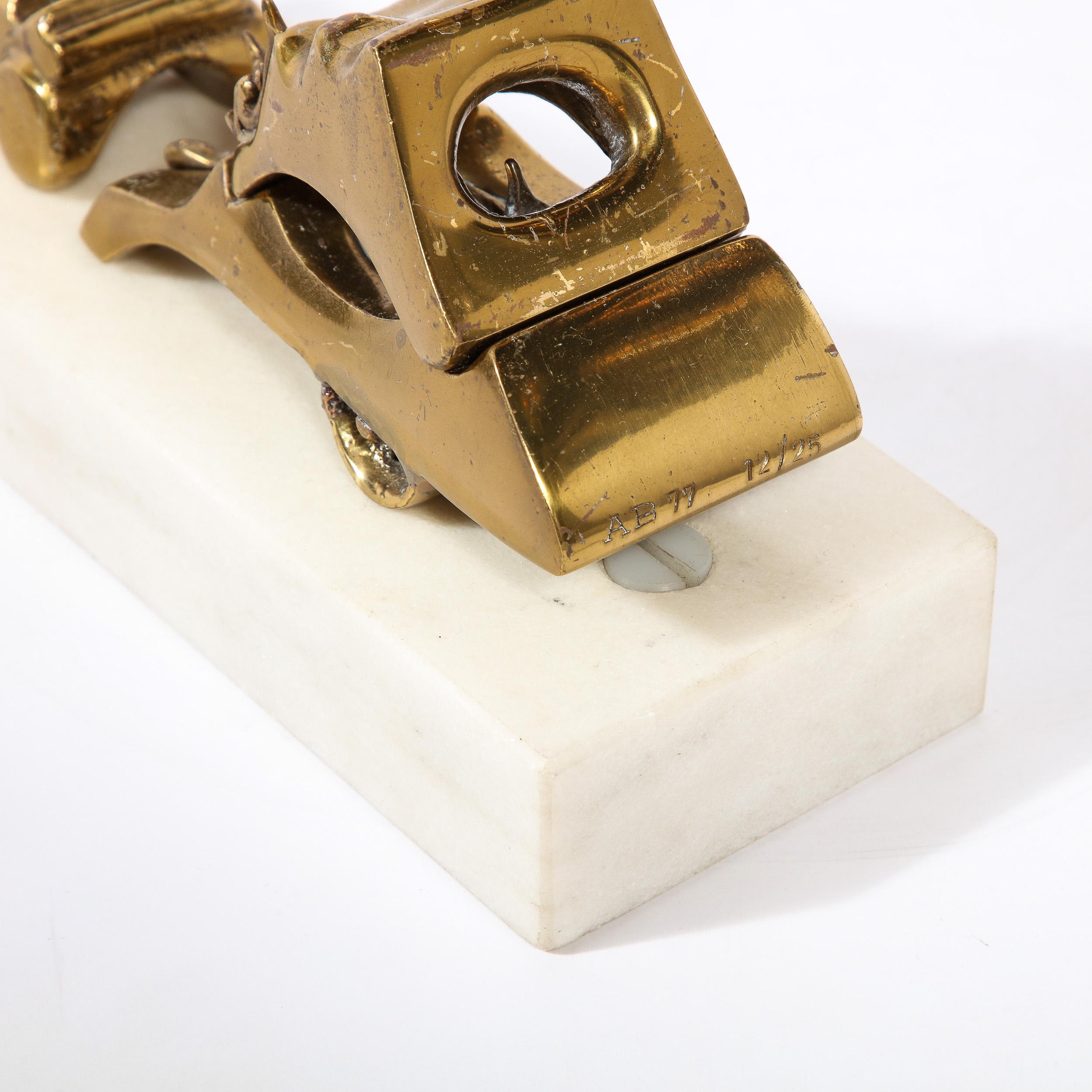 Scultura d'auto modernista di metà secolo in ottone su base di marmo di Aharon Bezalel in vendita 2
