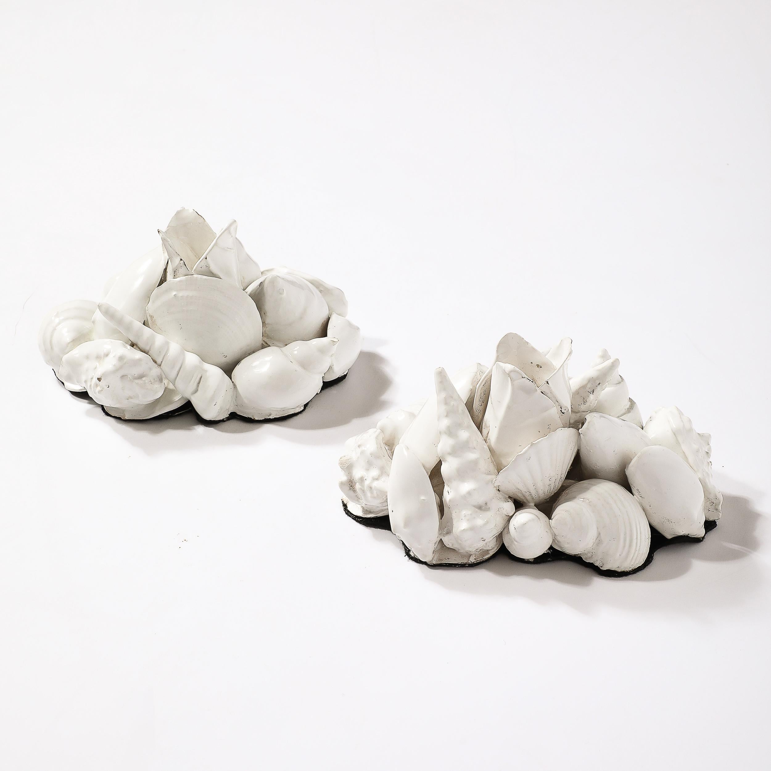 Céramique Bougeoirs en céramique de style moderniste du milieu du siècle en forme de coquillage en vente