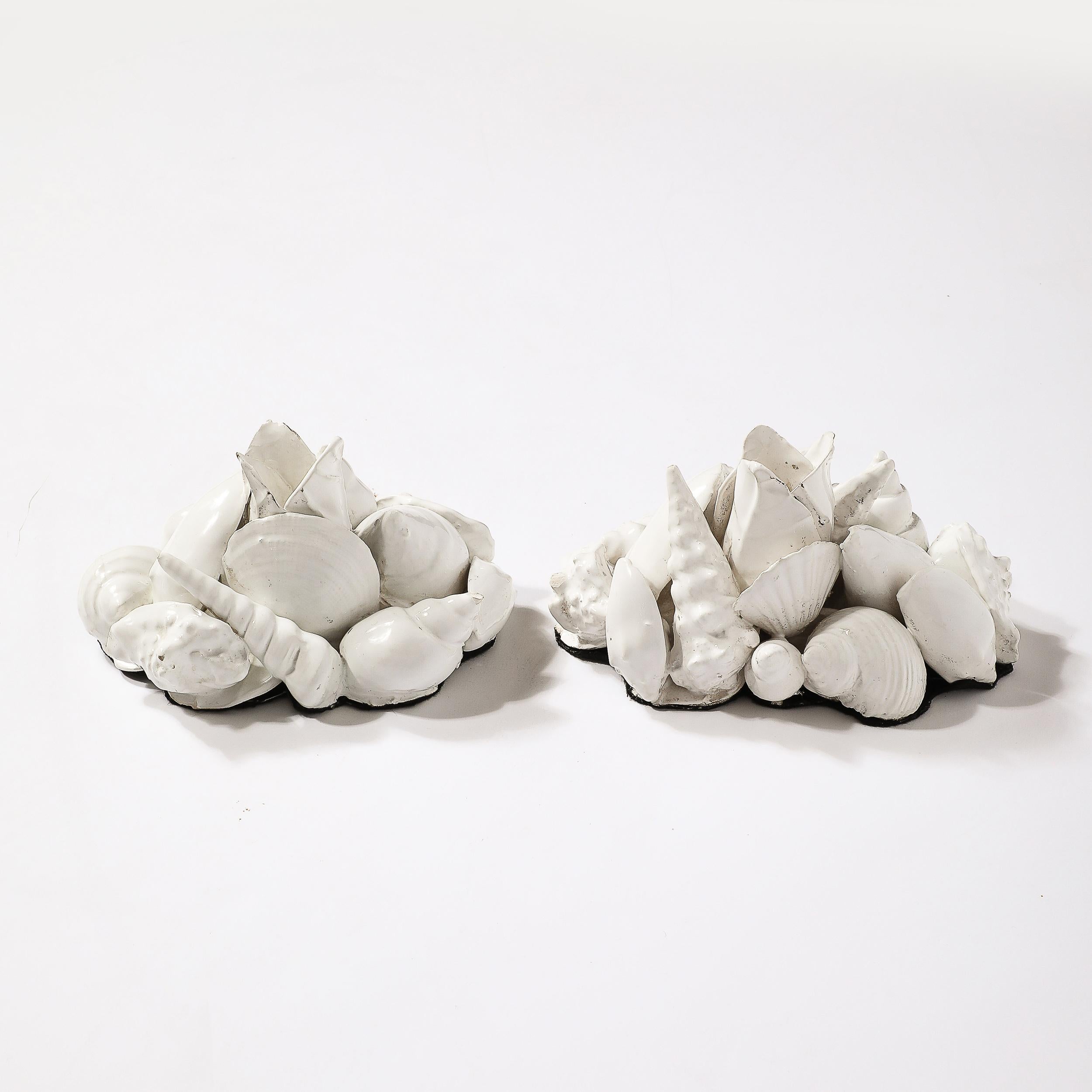 Bougeoirs en céramique de style moderniste du milieu du siècle en forme de coquillage en vente 1