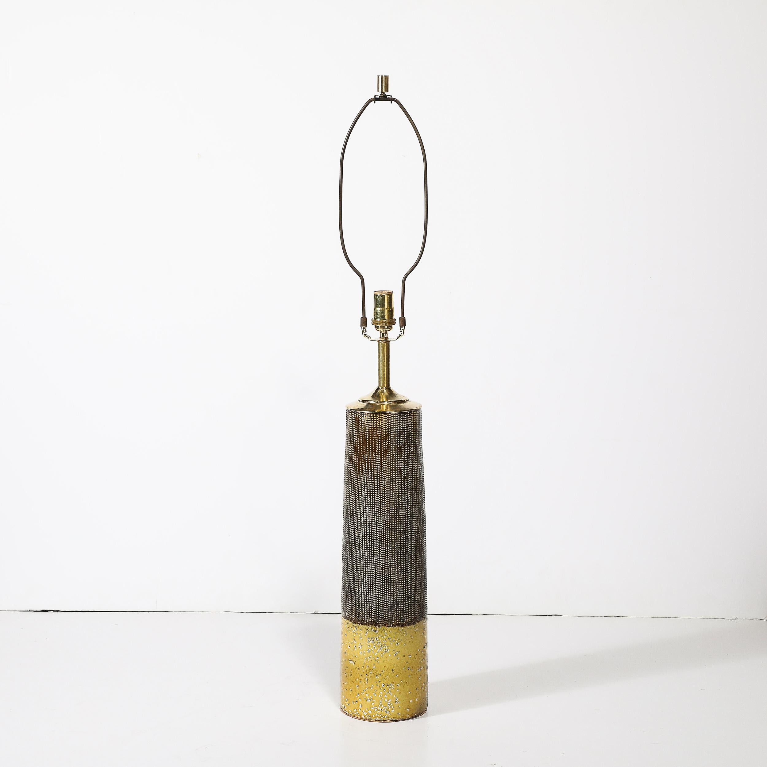 Milieu du XXe siècle Lampe de table moderniste du milieu du siècle dernier avec glaçure dorée fumée et détails en caoutchouc en vente