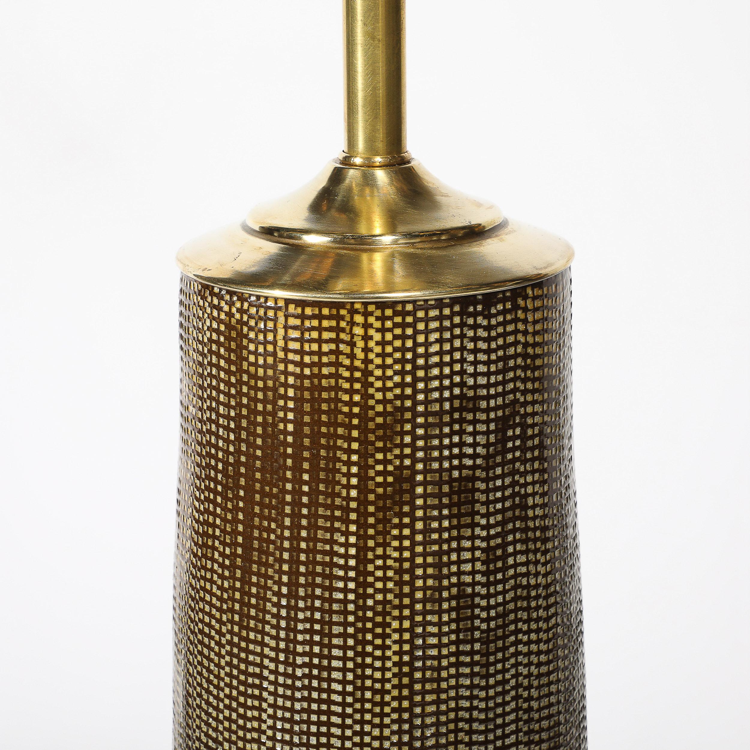 Lampe de table moderniste du milieu du siècle dernier avec glaçure dorée fumée et détails en caoutchouc en vente 1
